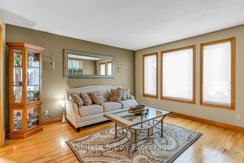 28 Foxwood Crescent Property Photo 6