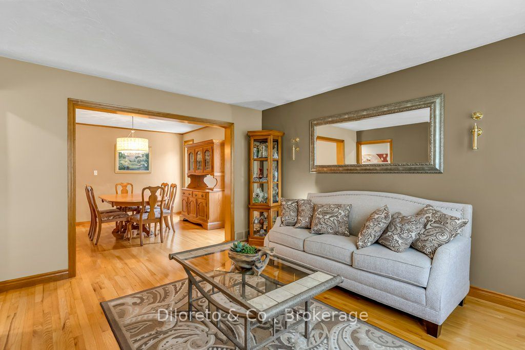28 Foxwood Crescent Property Photo 7