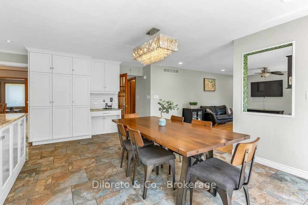 28 Foxwood Crescent Property Photo 11
