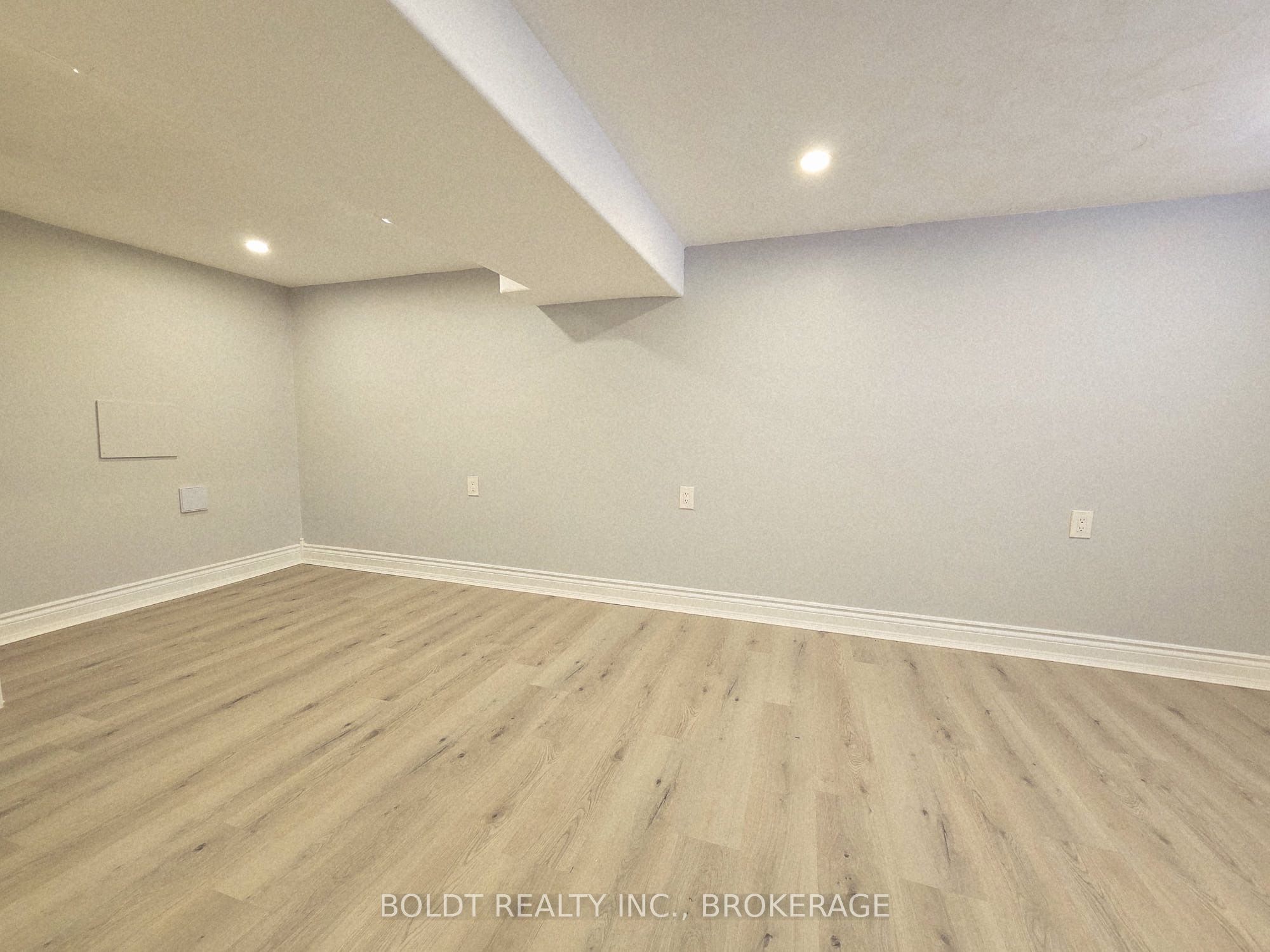 5060 Ontario Avenue Property Photo 28