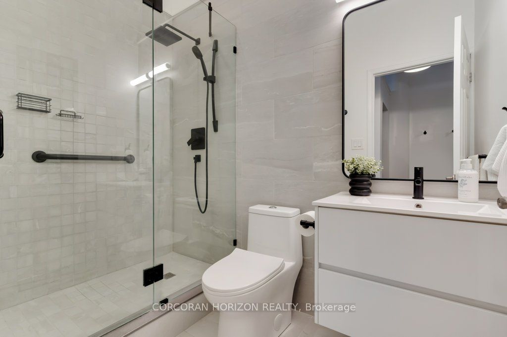 276 King Street W 209 Property Photo 10