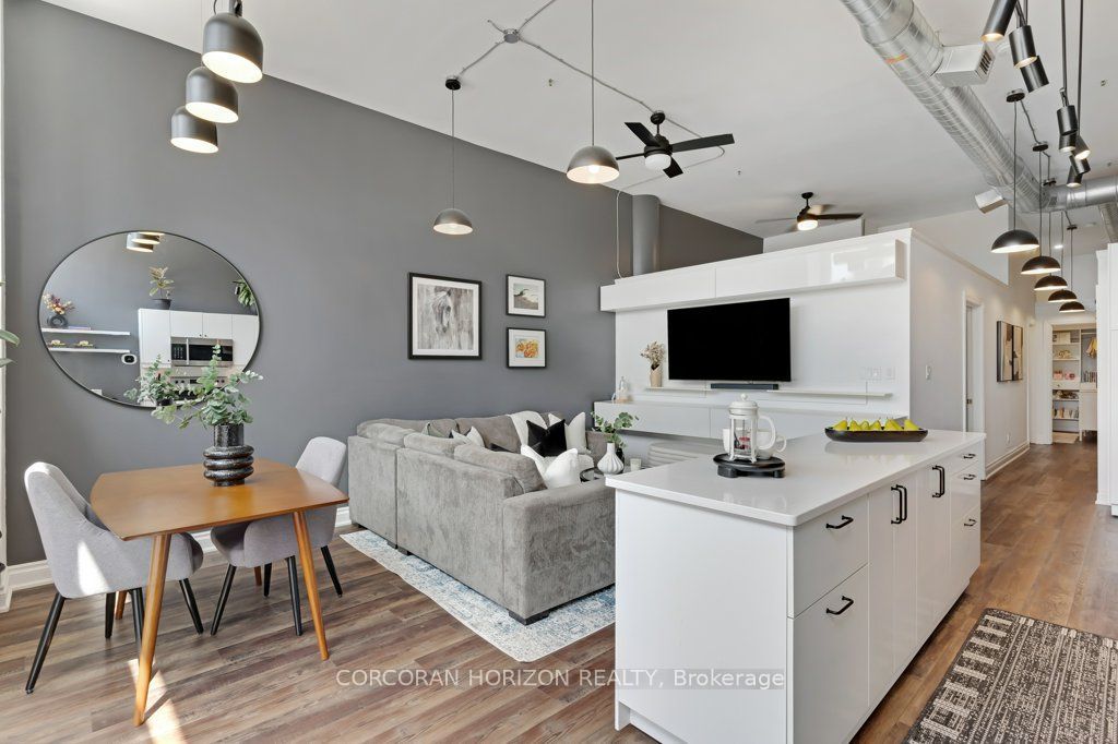 276 King Street W 209 Property Photo 16