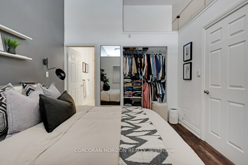 276 King Street W 209 Property Photo 27