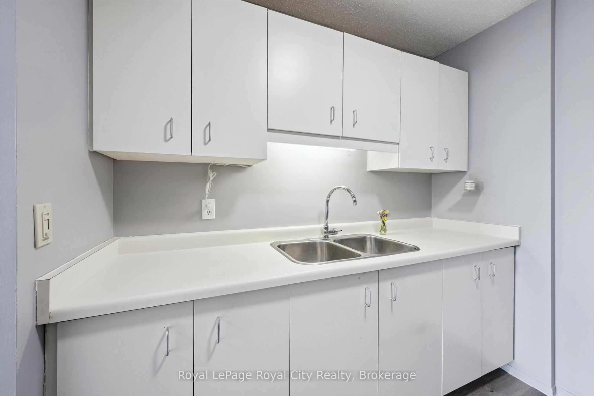 358 Waterloo Avenue 606 Property Photo 9