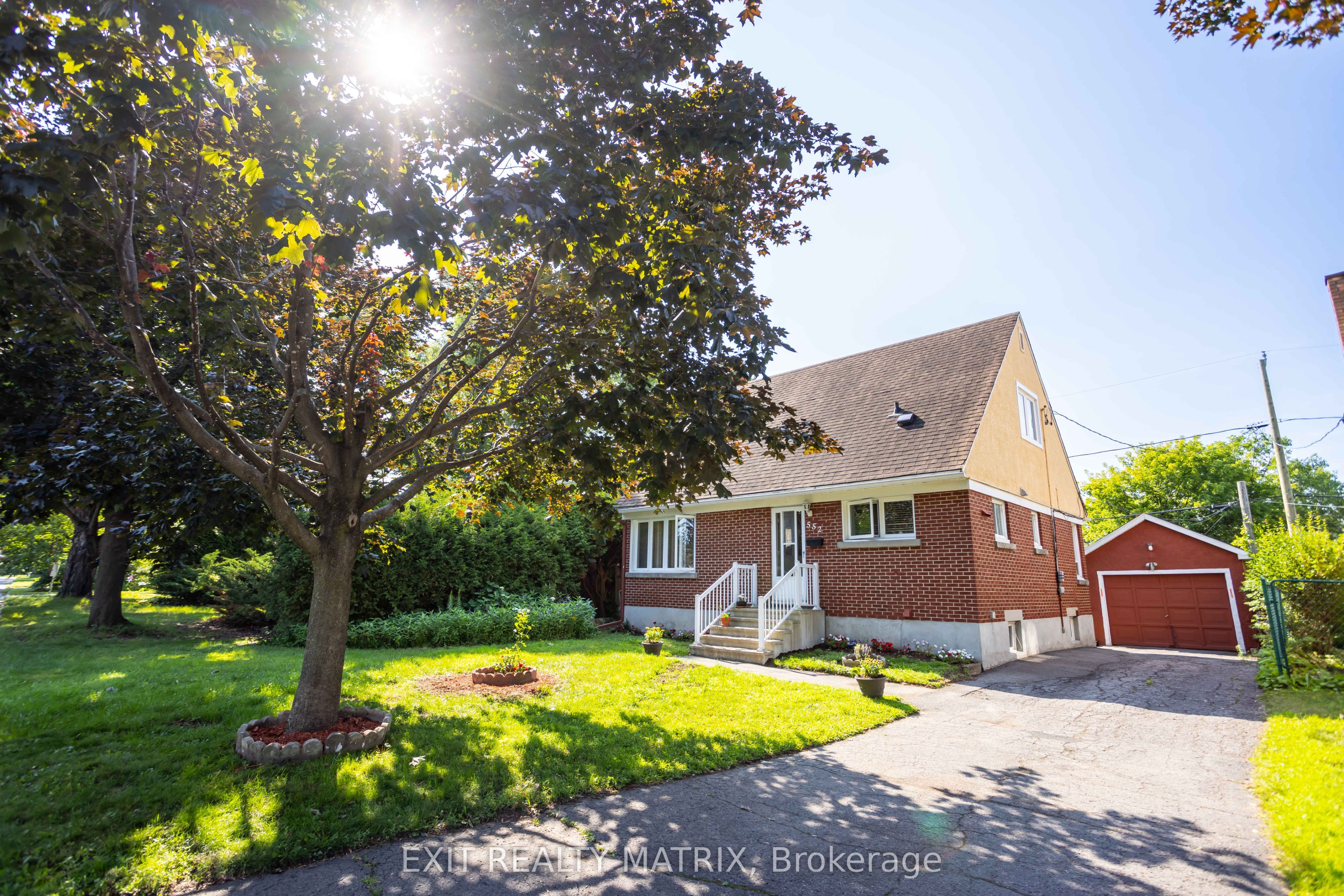 552 Dunbrack Street Property Photo 2