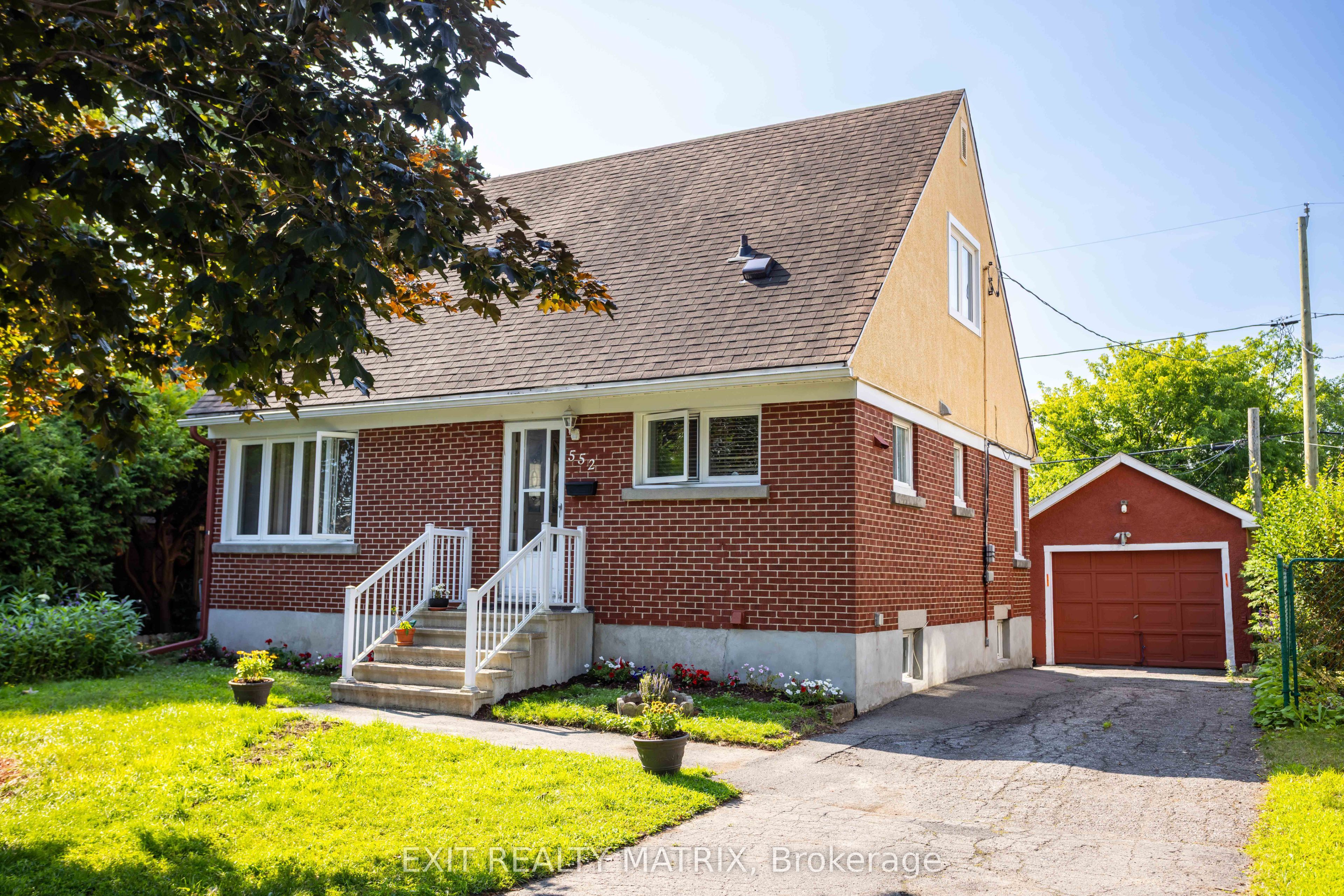 552 Dunbrack Street Property Photo 3