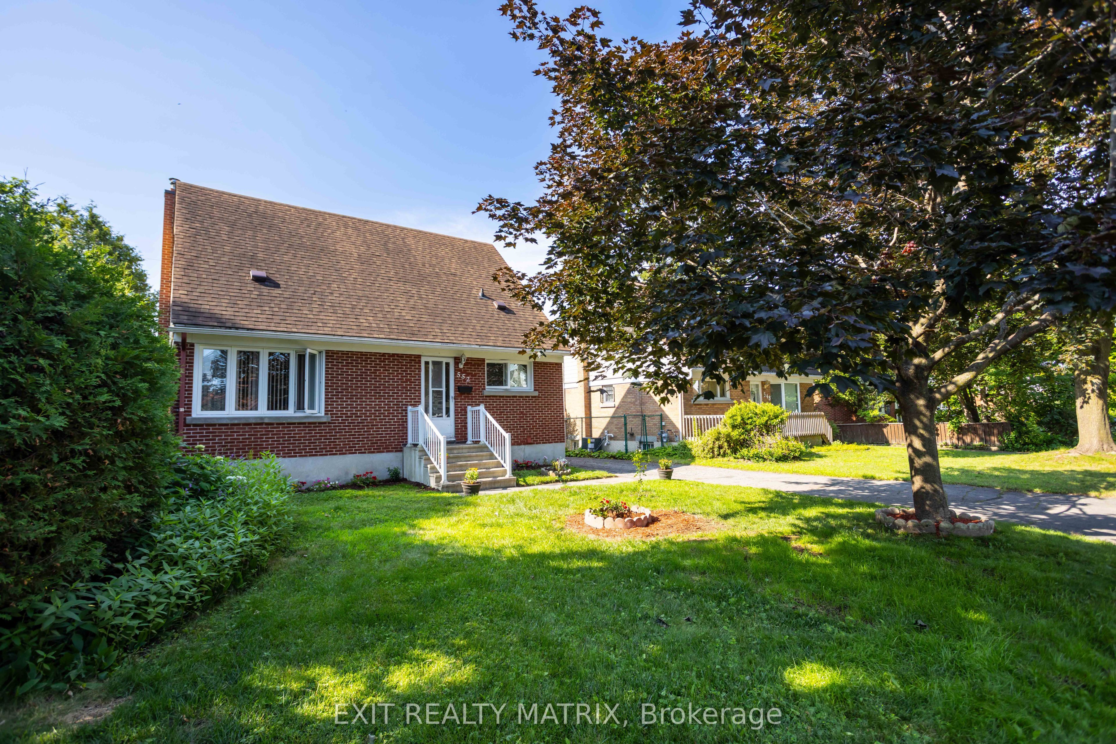 552 Dunbrack Street Property Photo 4