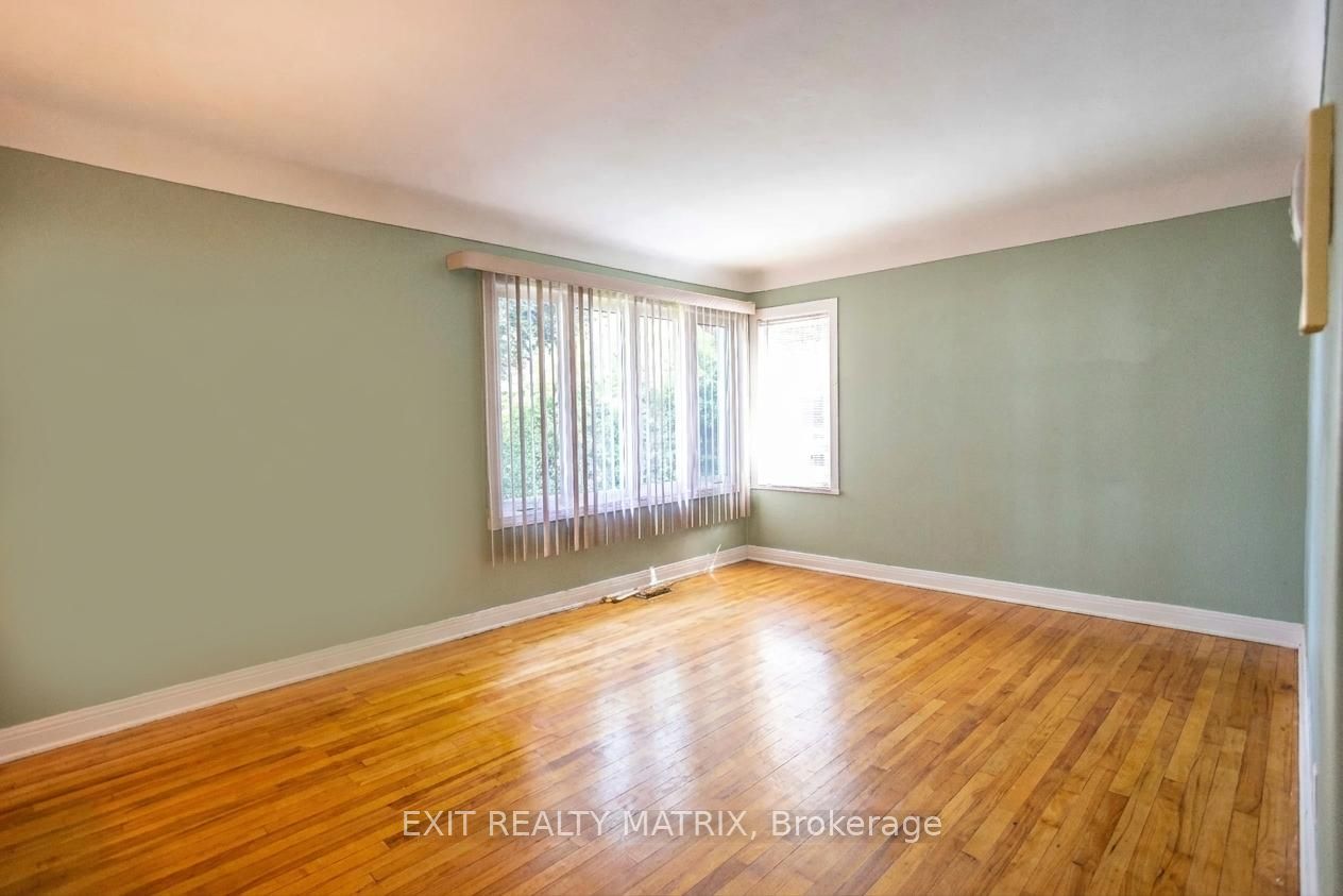 552 Dunbrack Street Property Photo 8