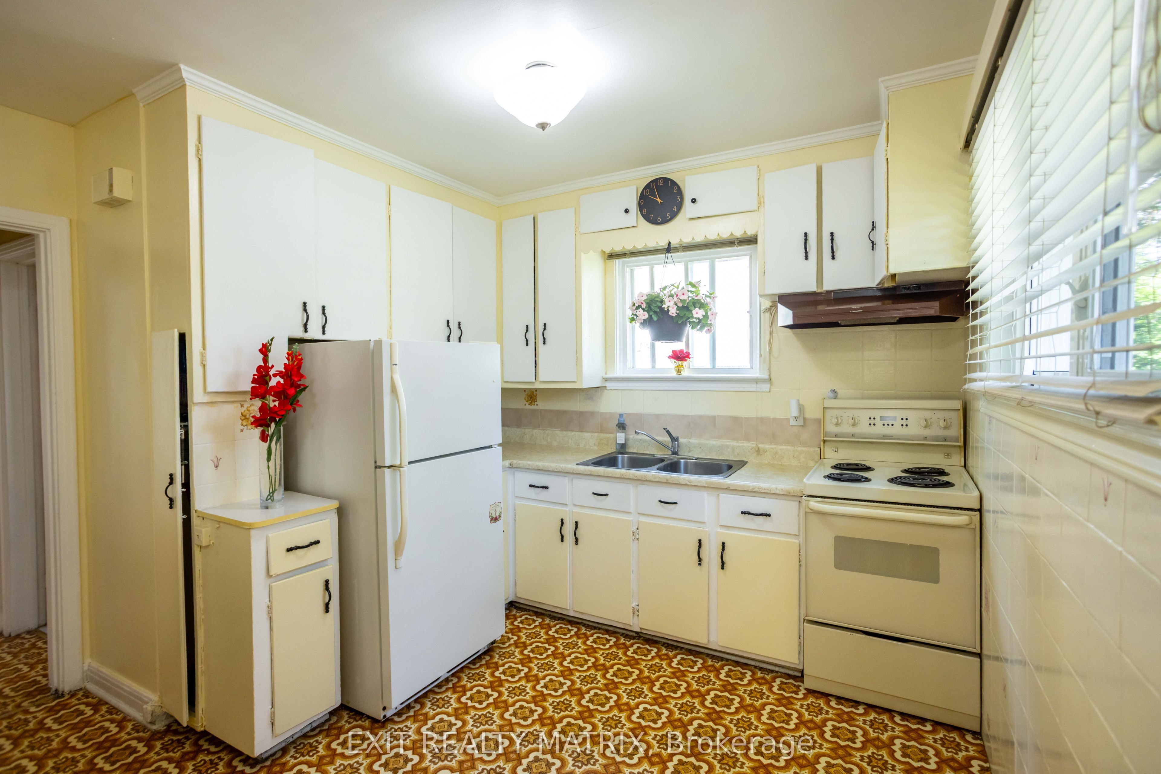 552 Dunbrack Street Property Photo 12