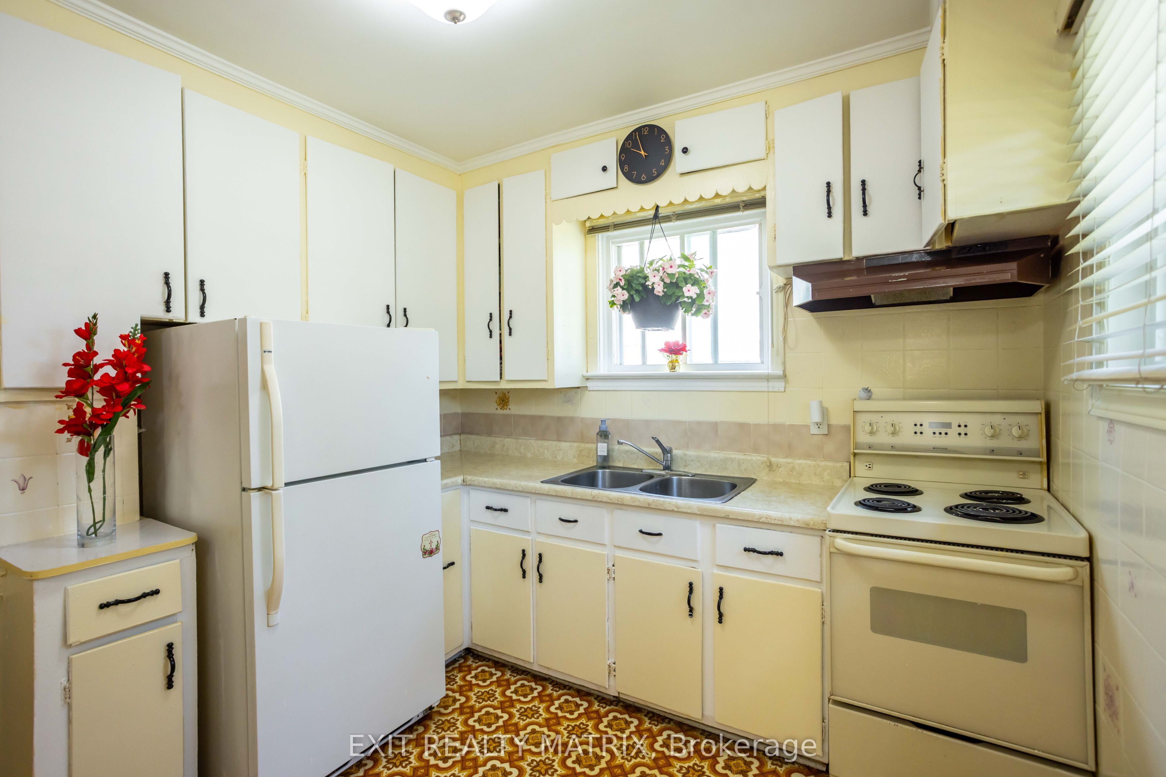 552 Dunbrack Street Property Photo 13