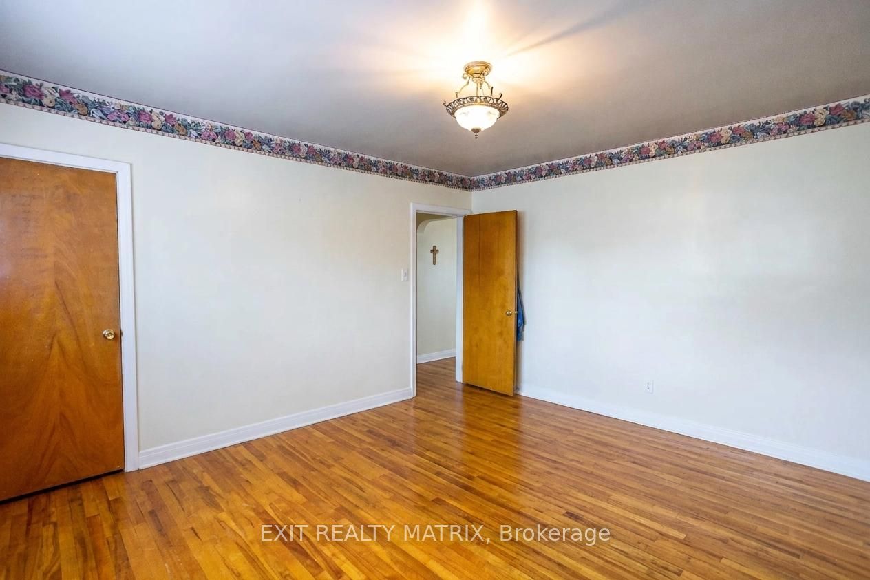 552 Dunbrack Street Property Photo 18