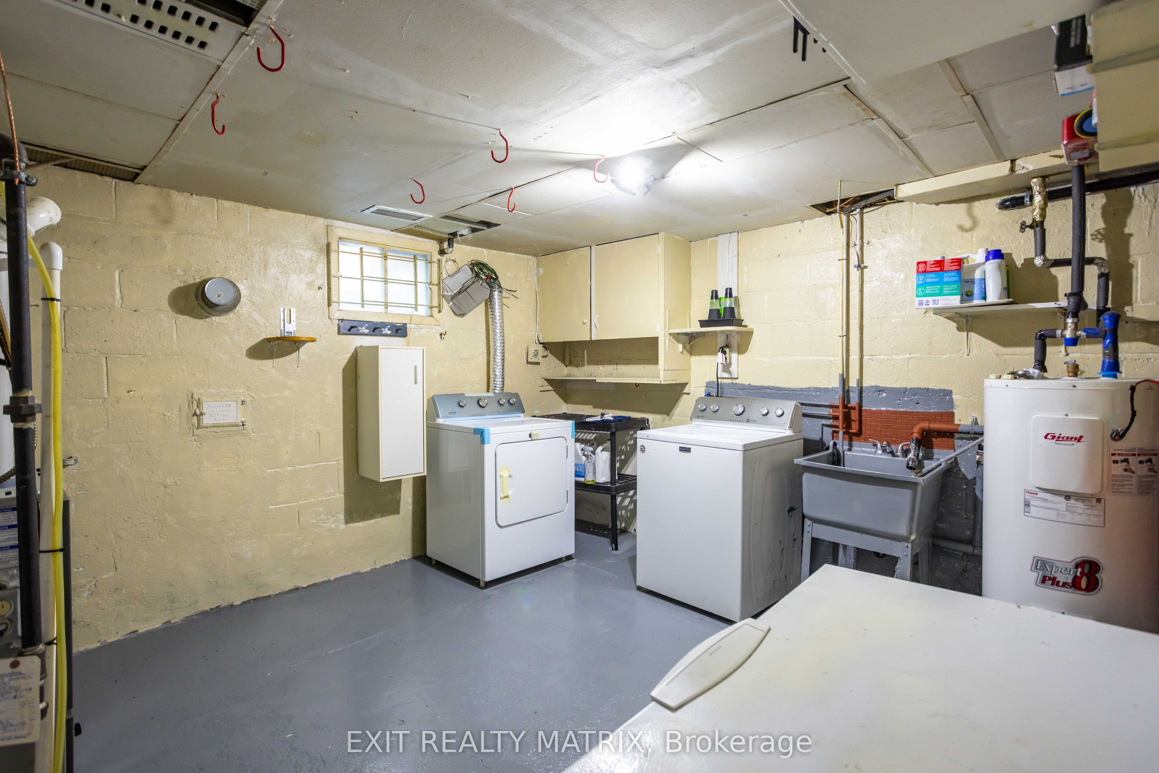 552 Dunbrack Street Property Photo 33