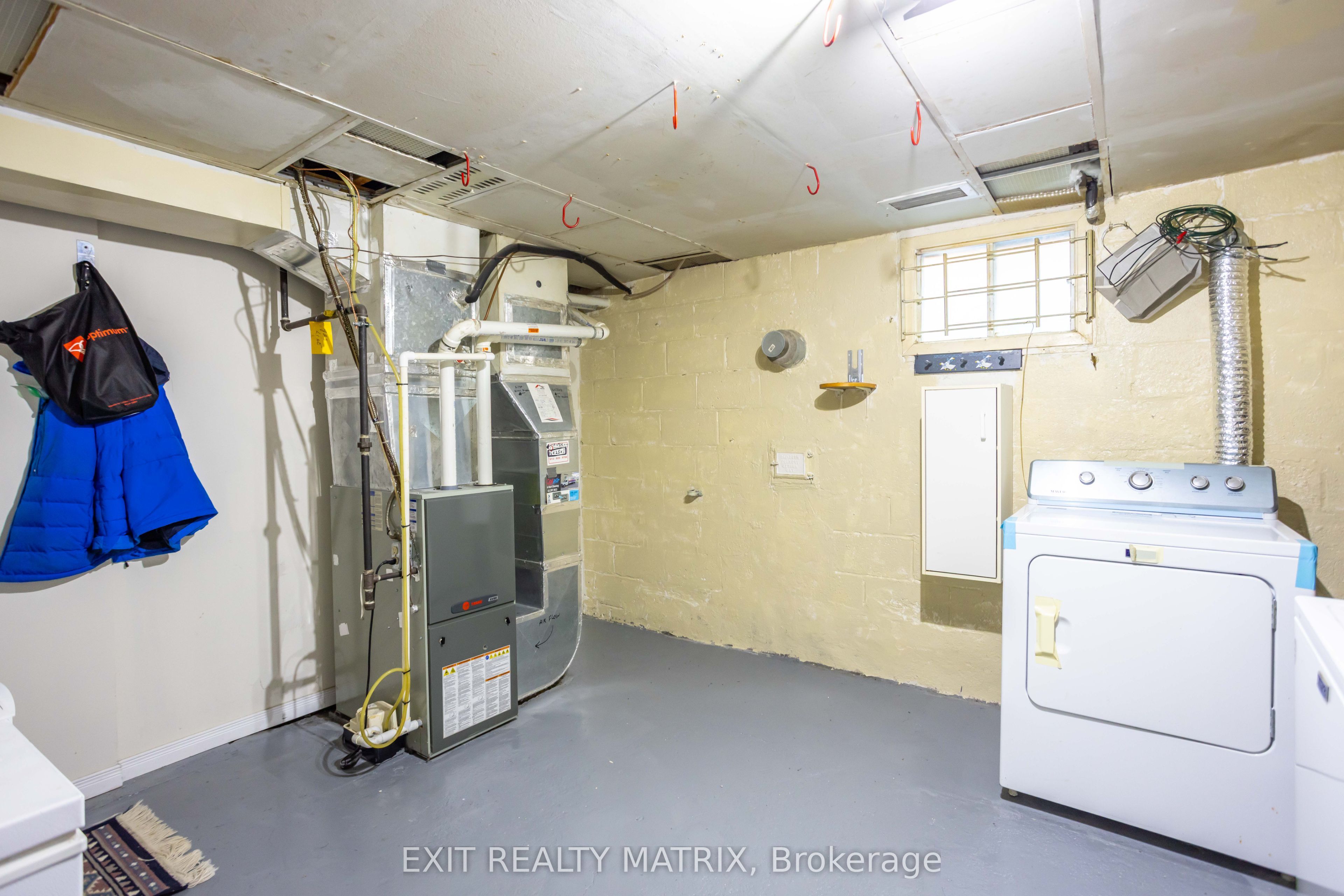 552 Dunbrack Street Property Photo 35