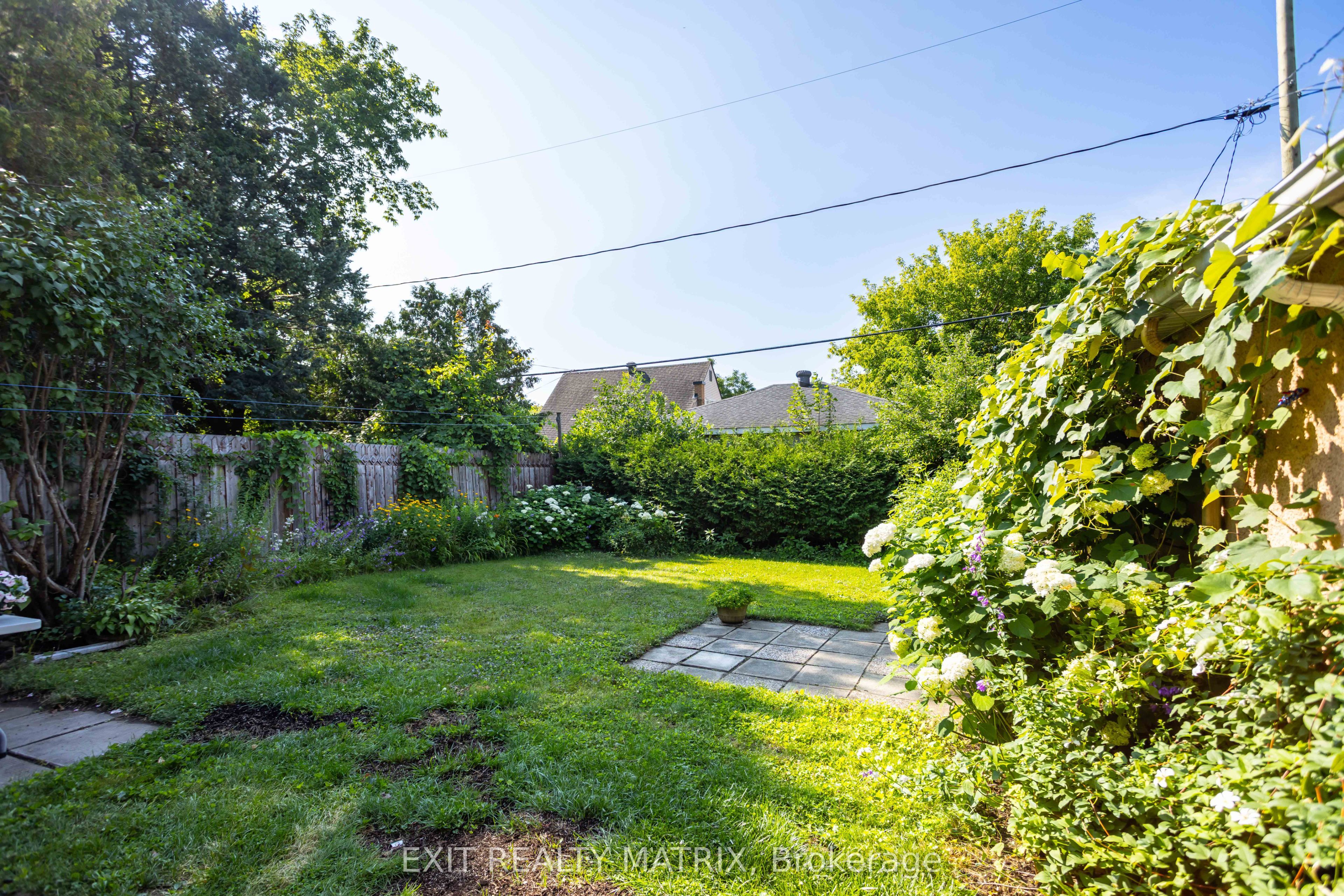 552 Dunbrack Street Property Photo 39