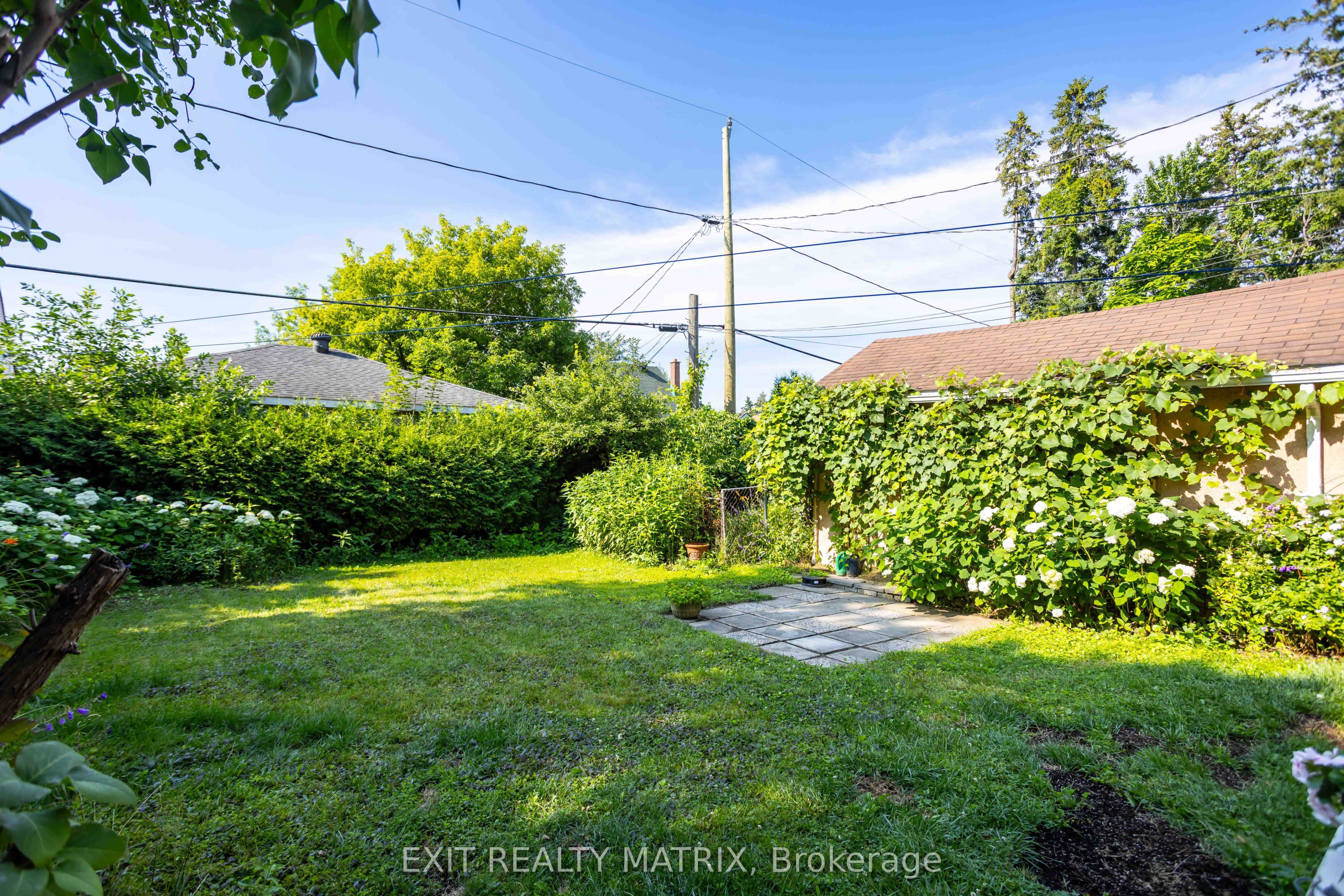 552 Dunbrack Street Property Photo 40