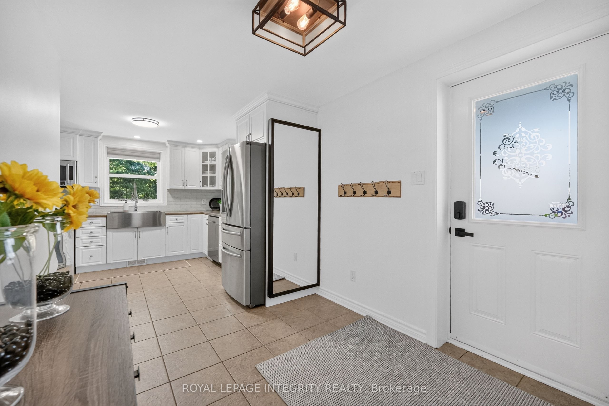 1954 Farisita Drive Property Photo 7