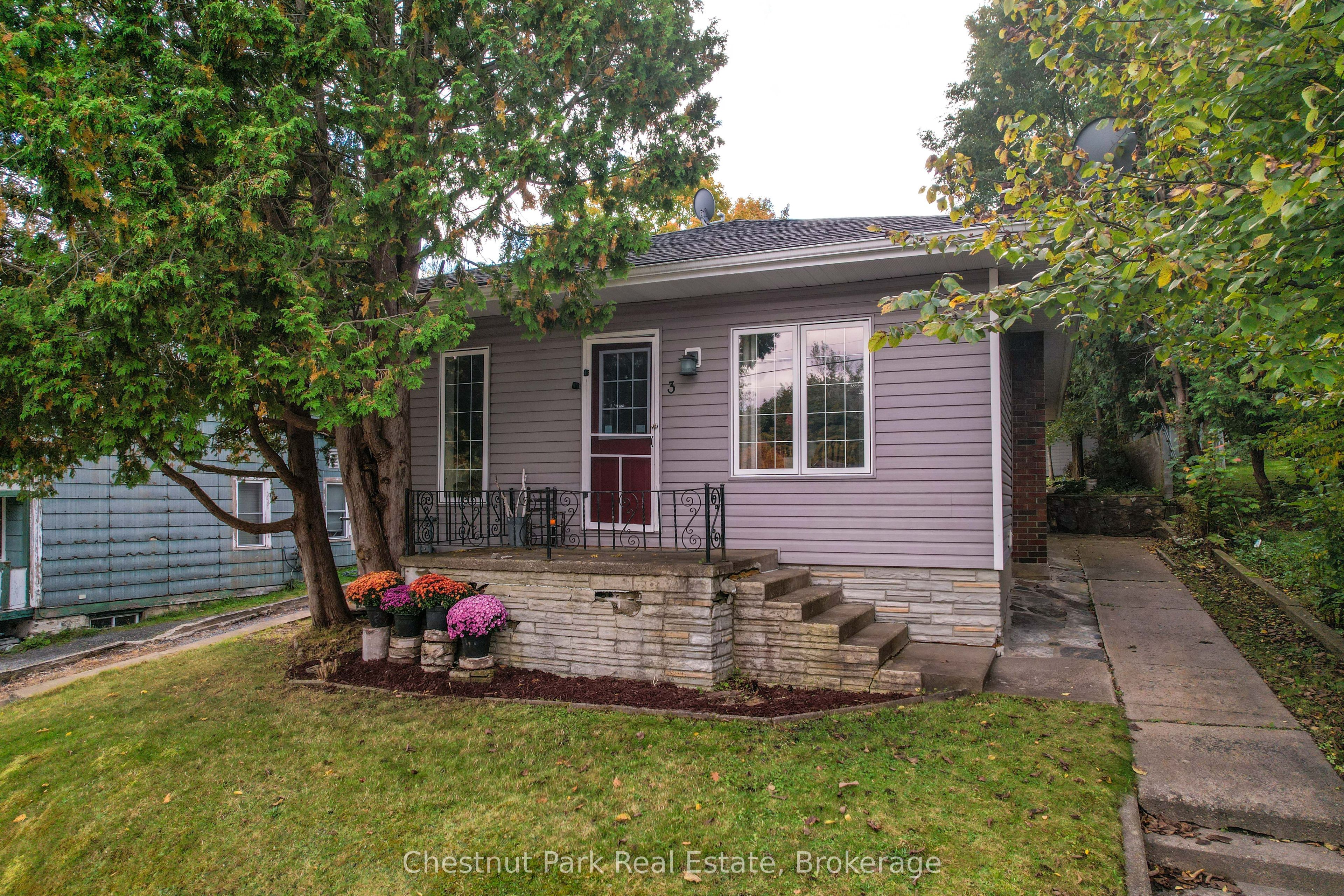 3 CORA Street E Property Photo 1