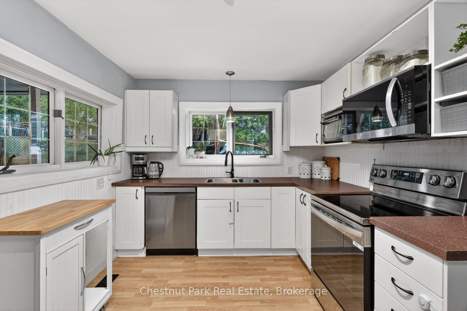 3 Cora Street E Property Photo 2