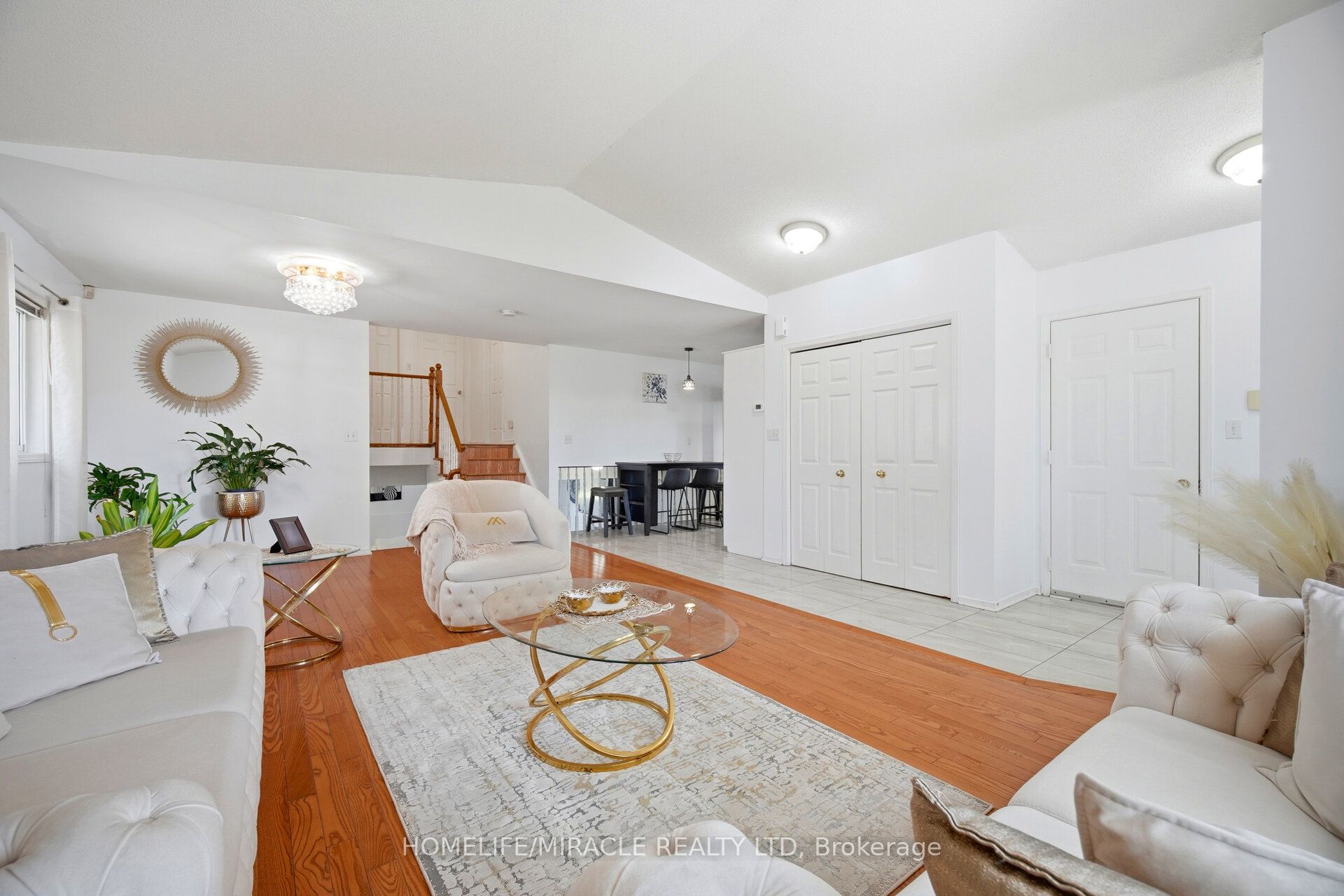 196 First St Louth Property Photo 10