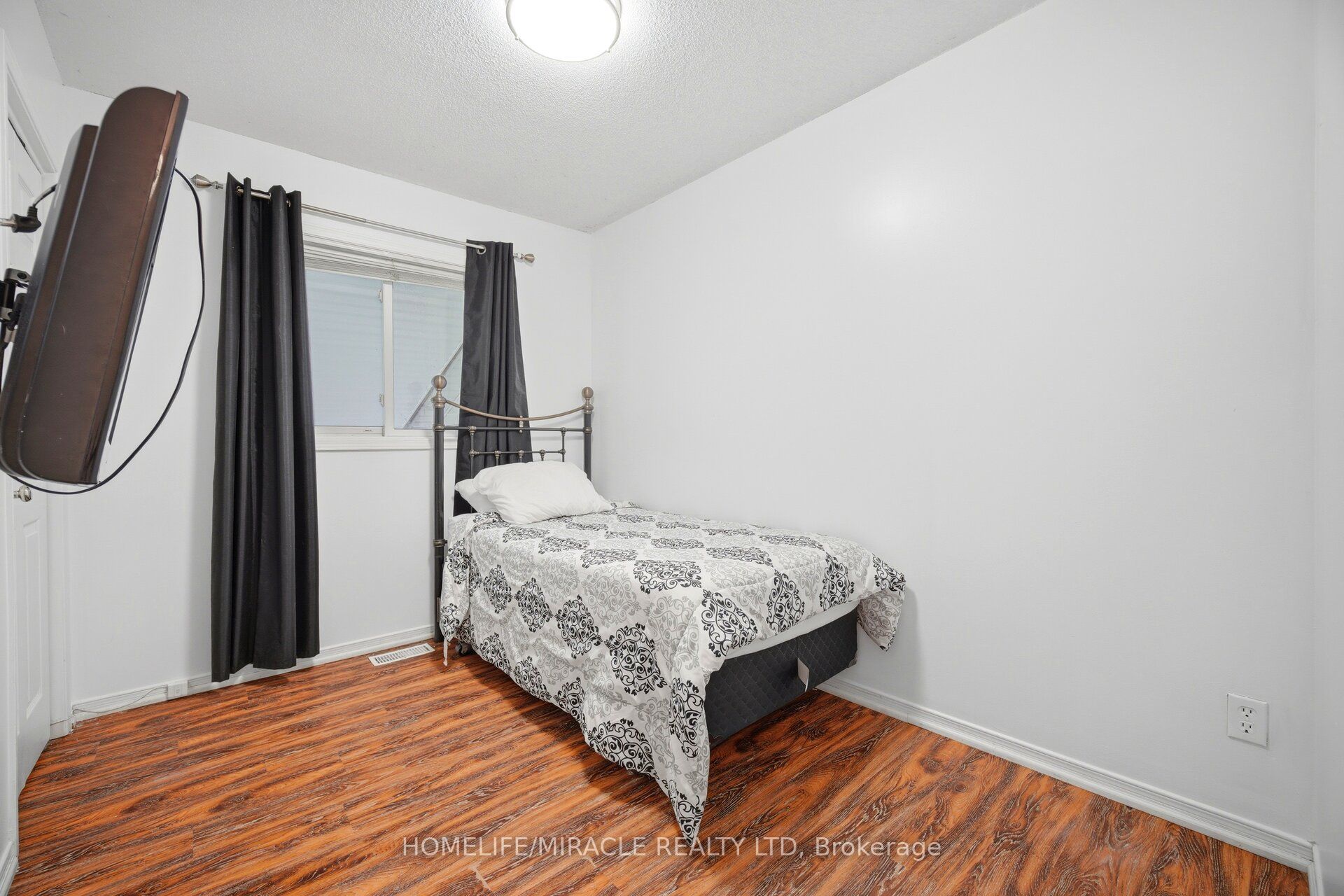 196 First St Louth Property Photo 25