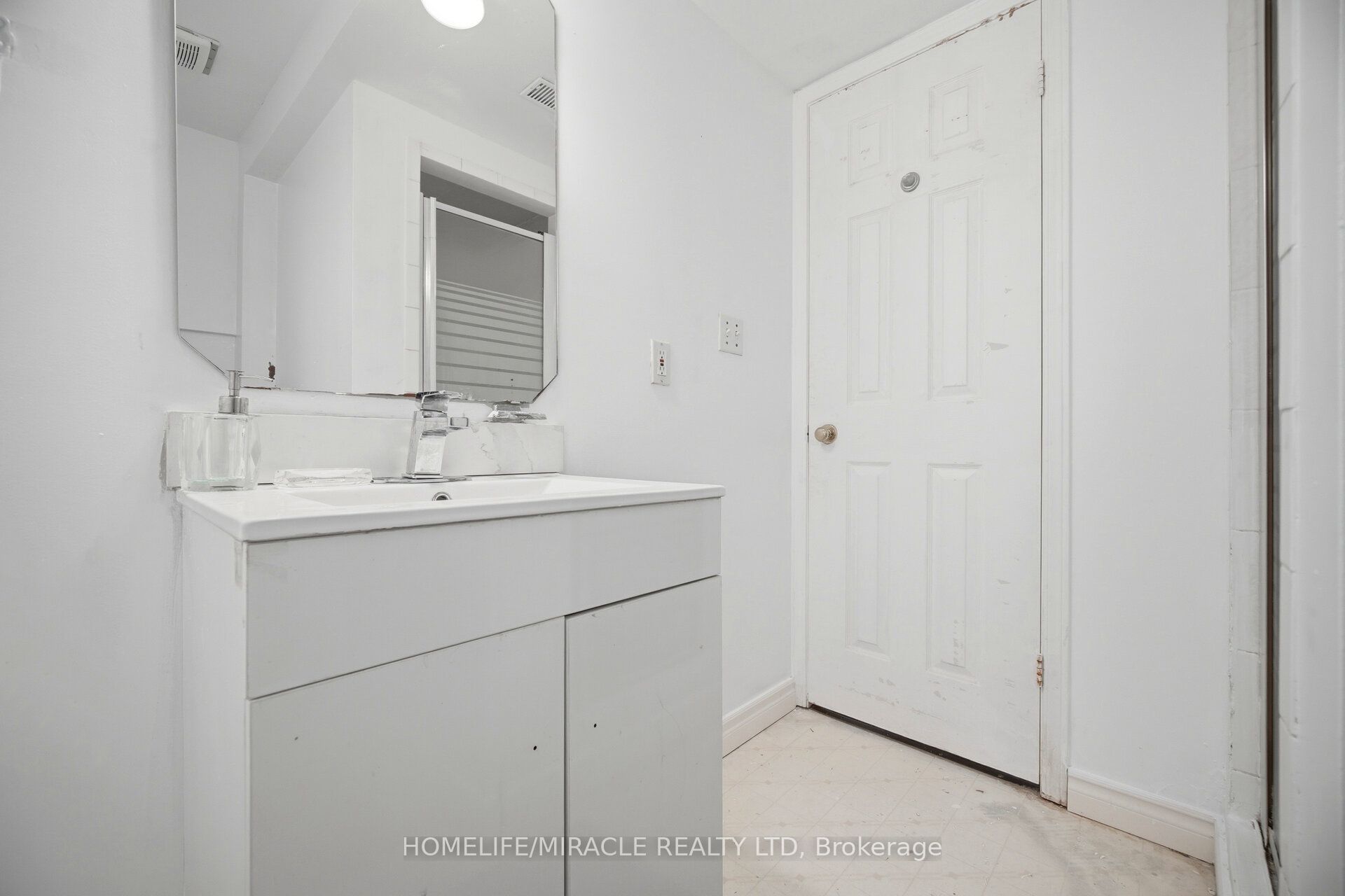 196 First St Louth Property Photo 37