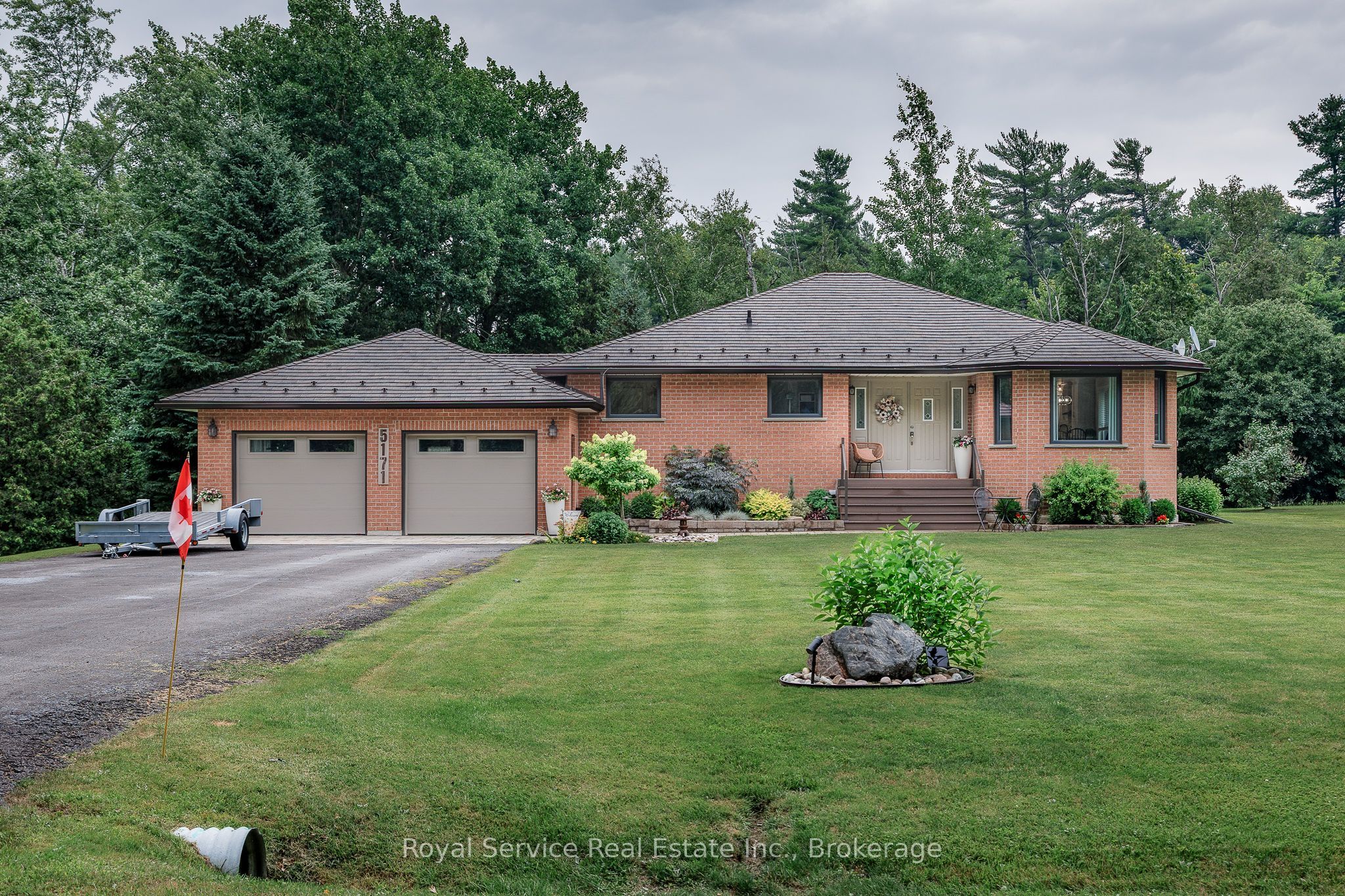 5171 White Road N Property Photo 1