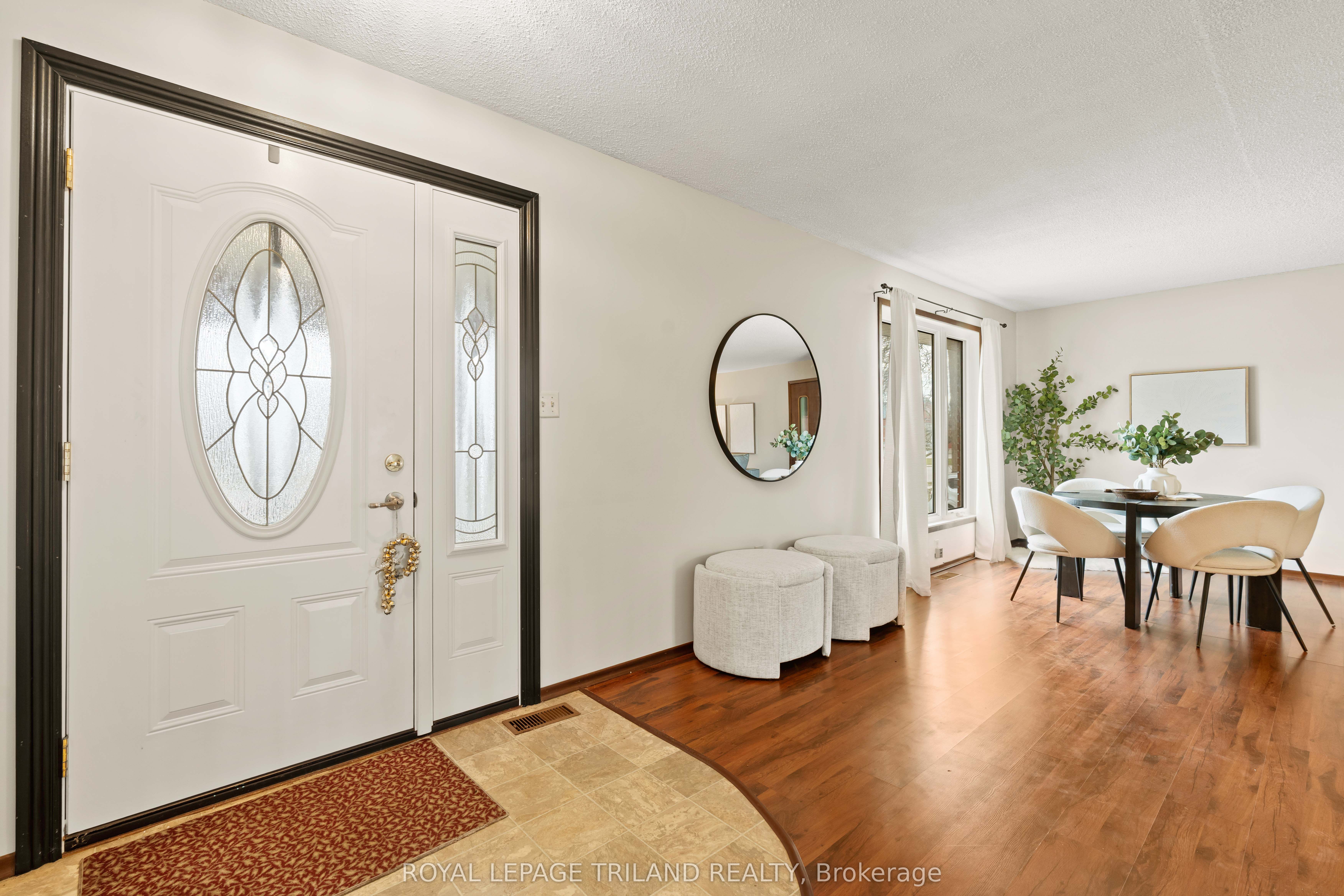 308 John Street S Property Photo 8