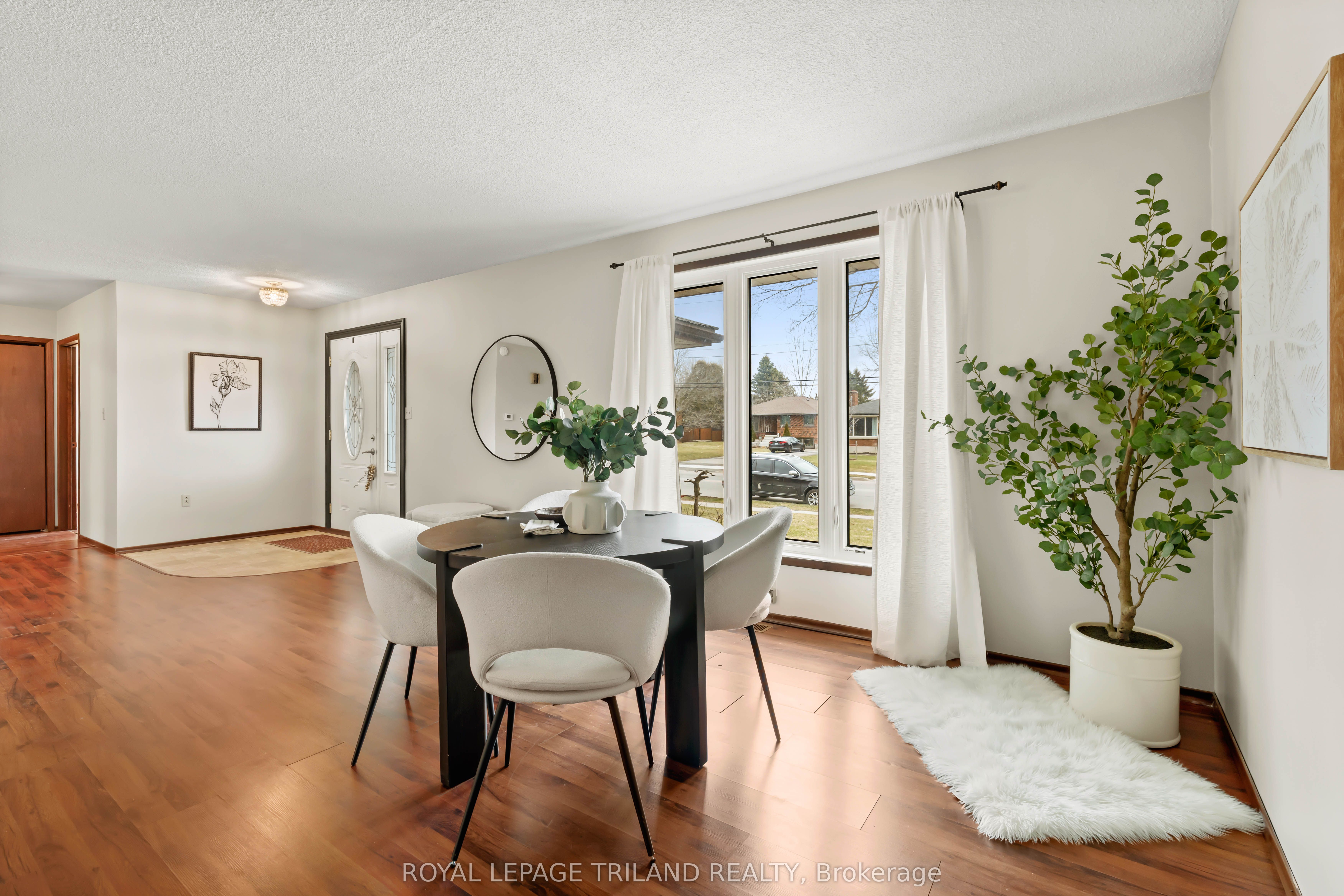 308 John Street S Property Photo 10