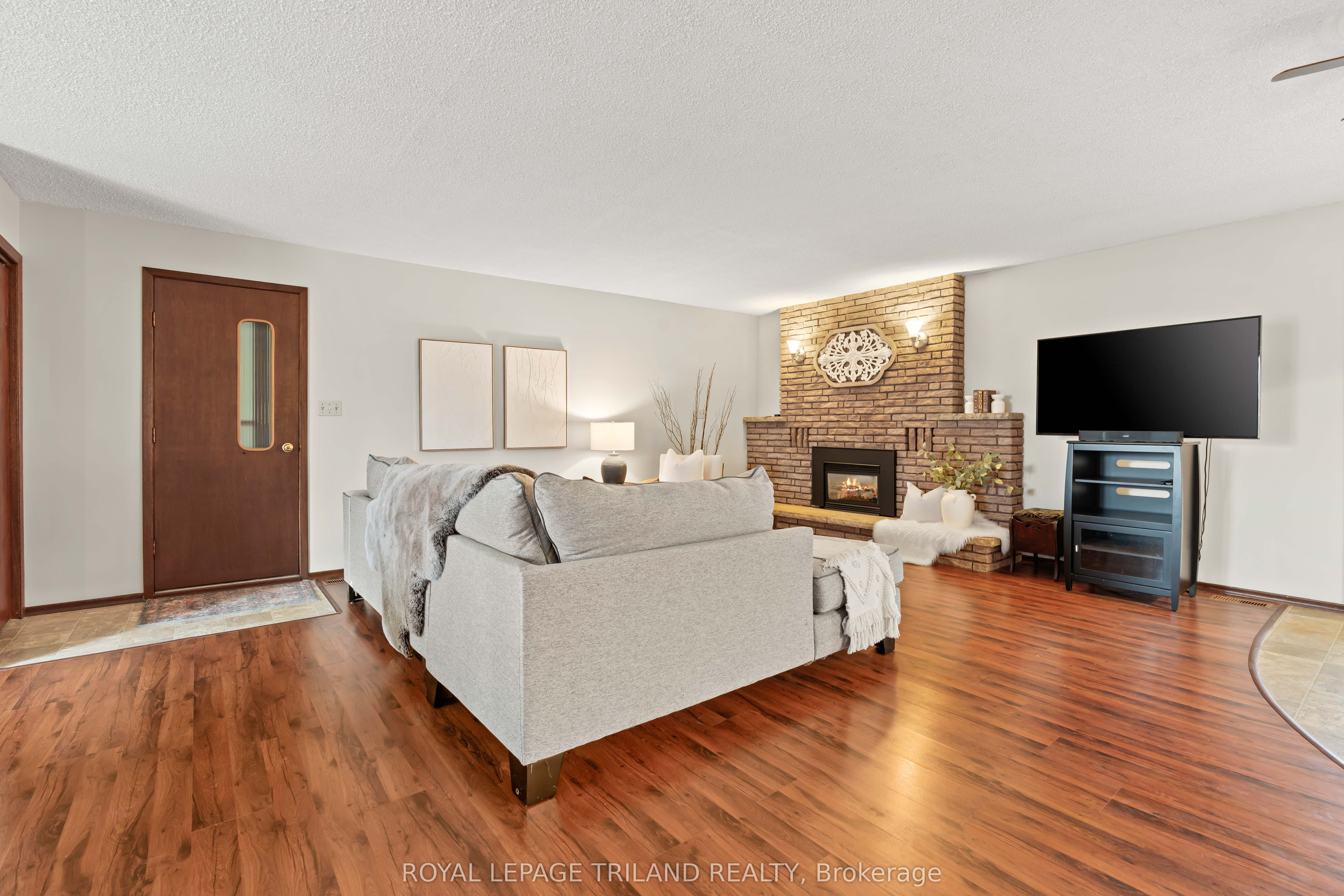 308 John Street S Property Photo 11