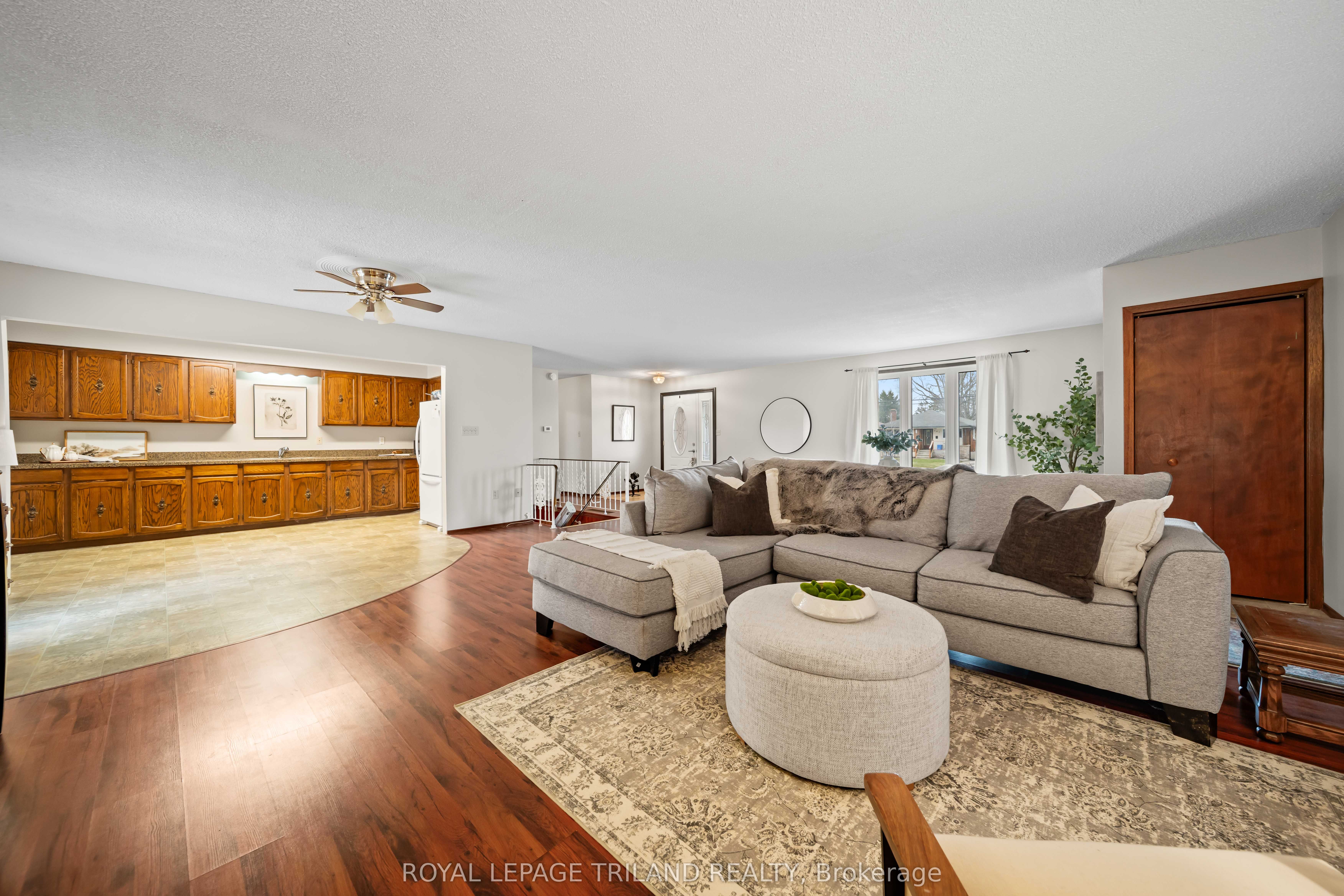308 John Street S Property Photo 14