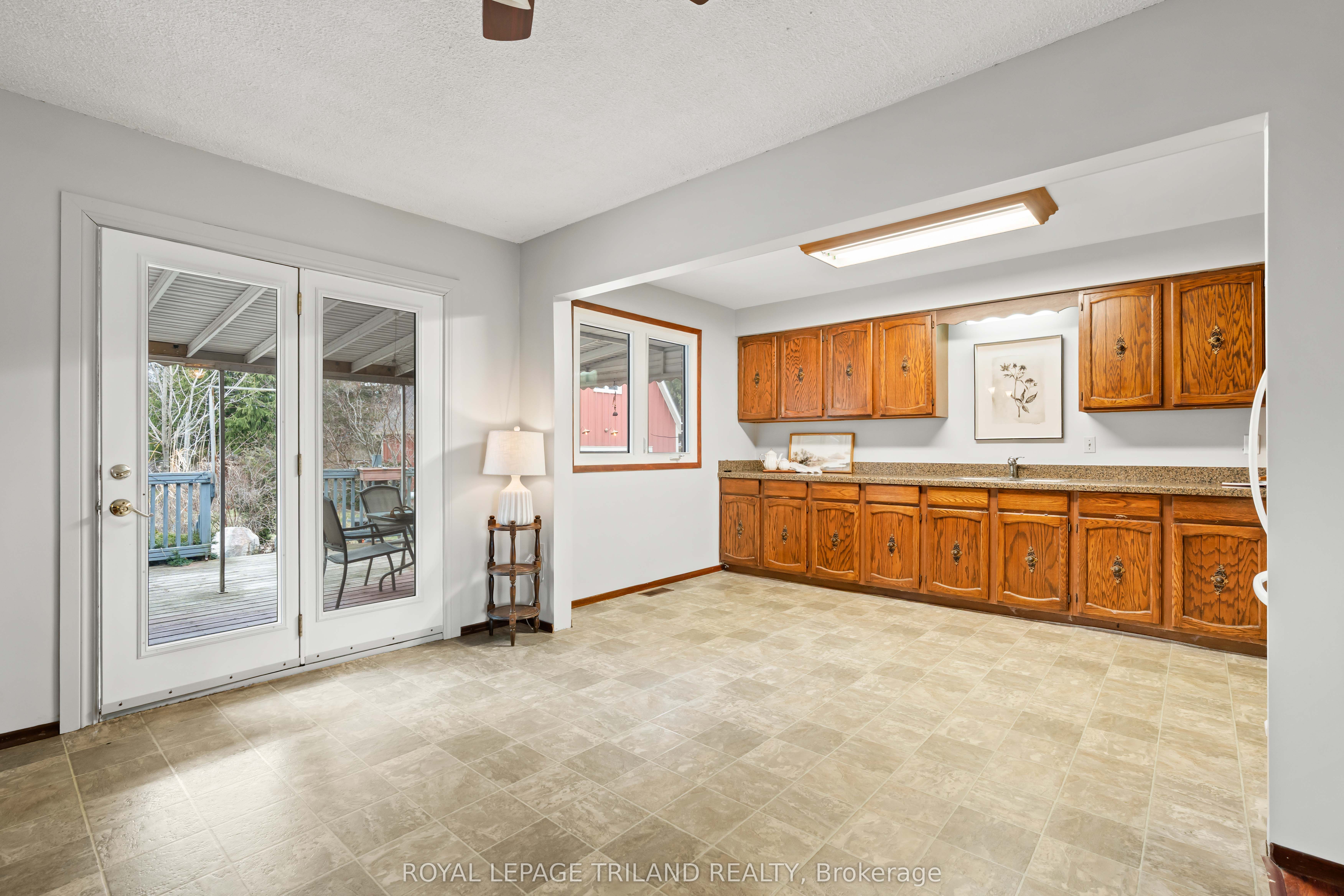 308 John Street S Property Photo 15