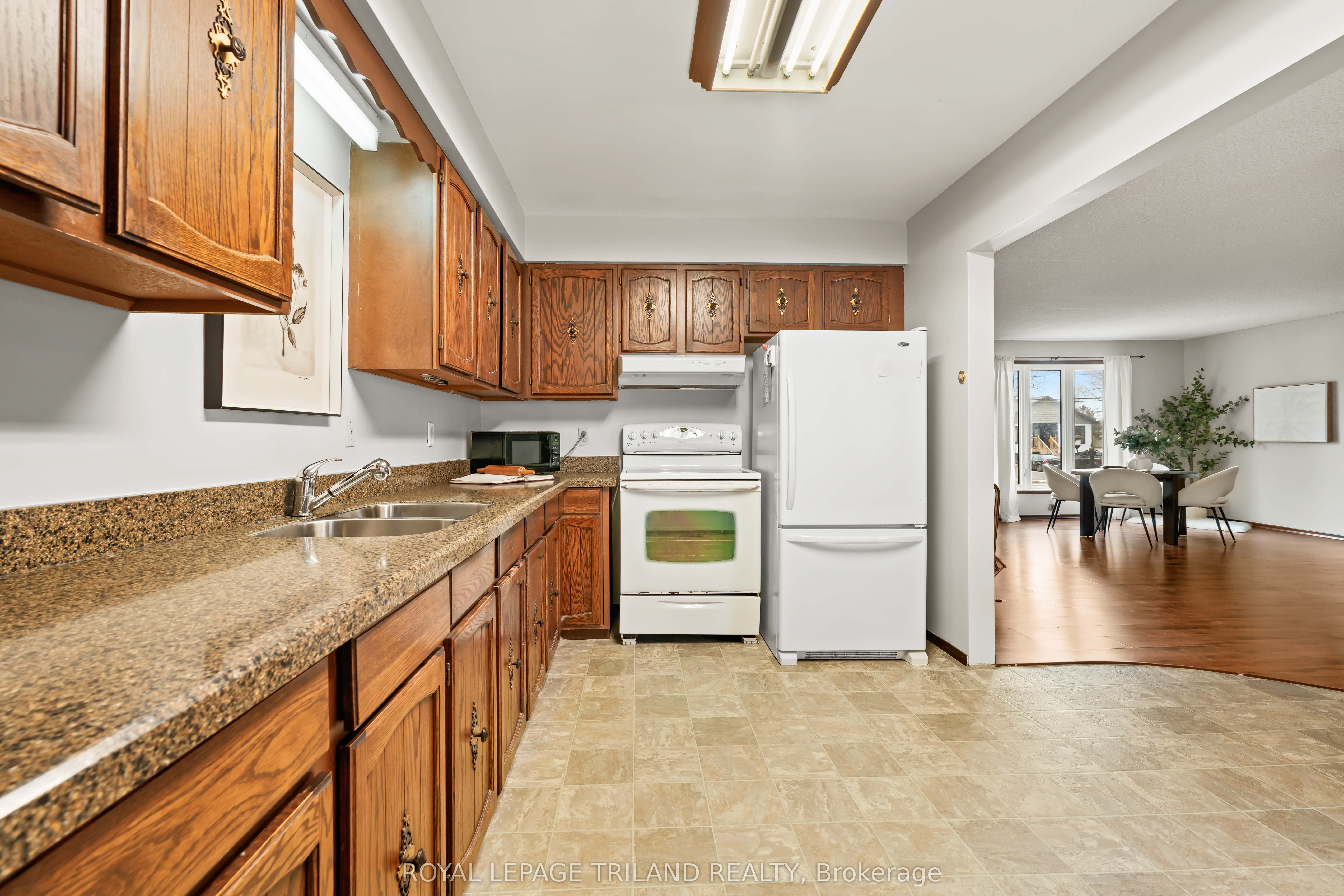 308 John Street S Property Photo 18