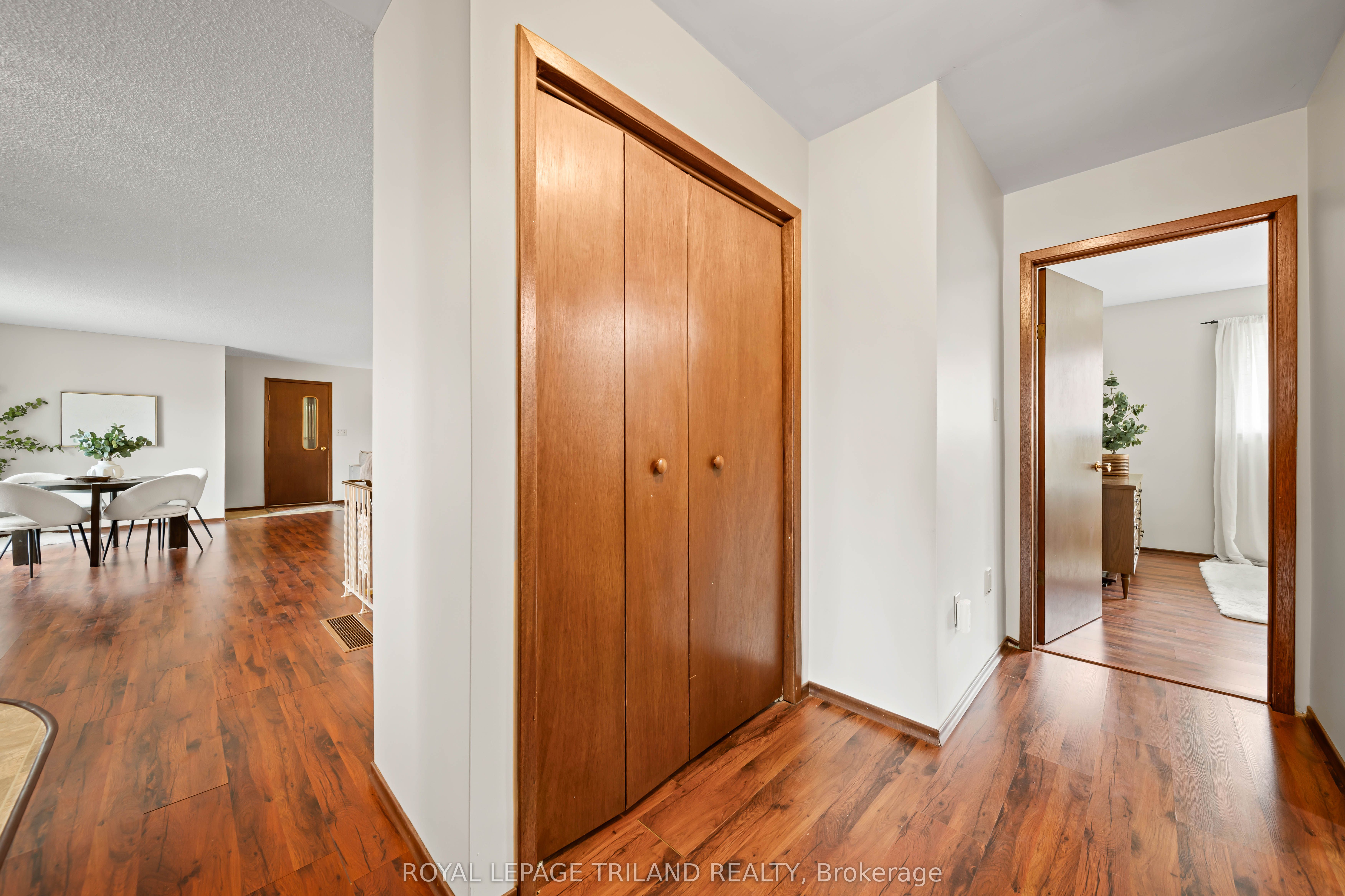 308 John Street S Property Photo 20