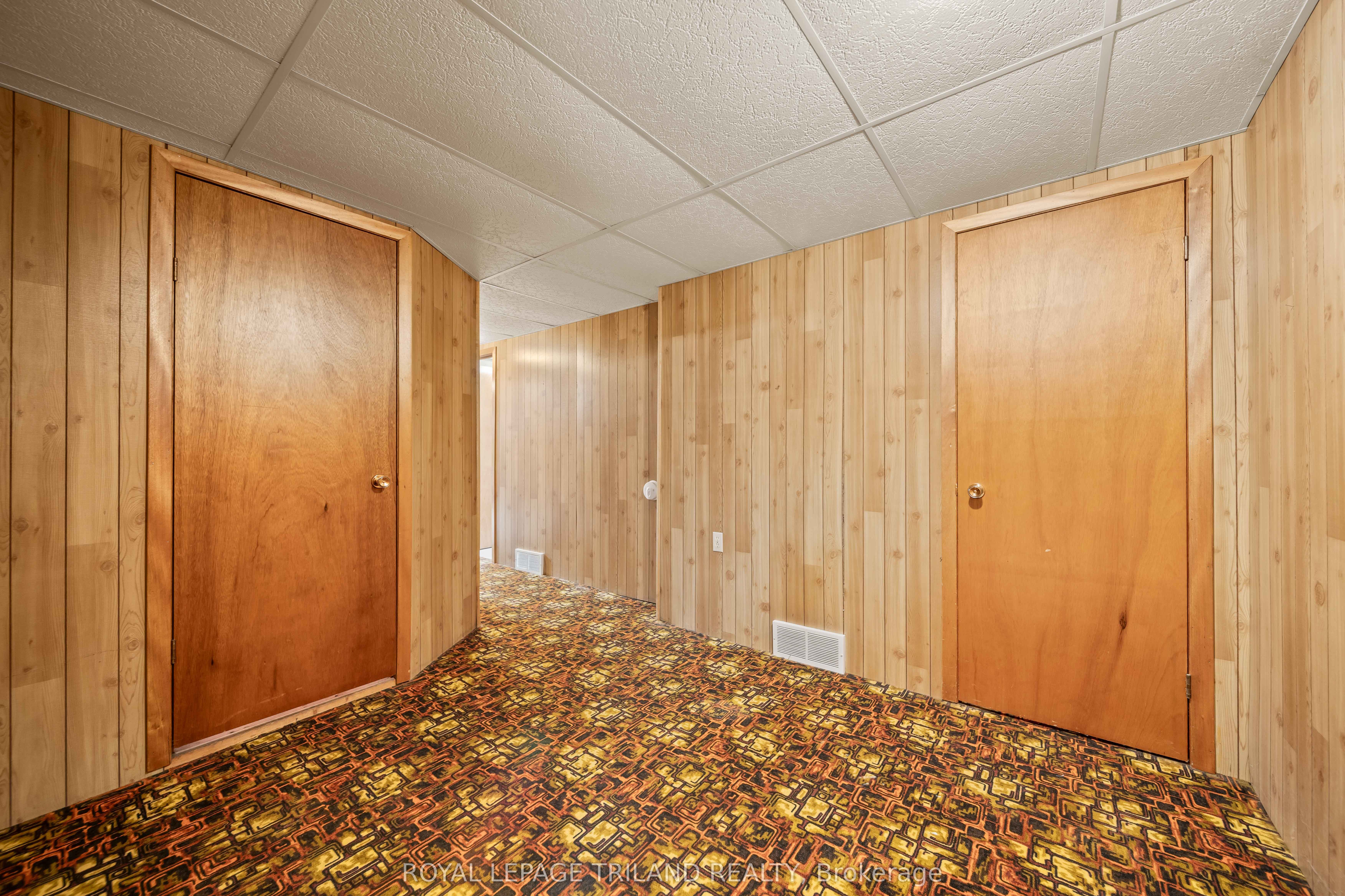 308 John Street S Property Photo 31