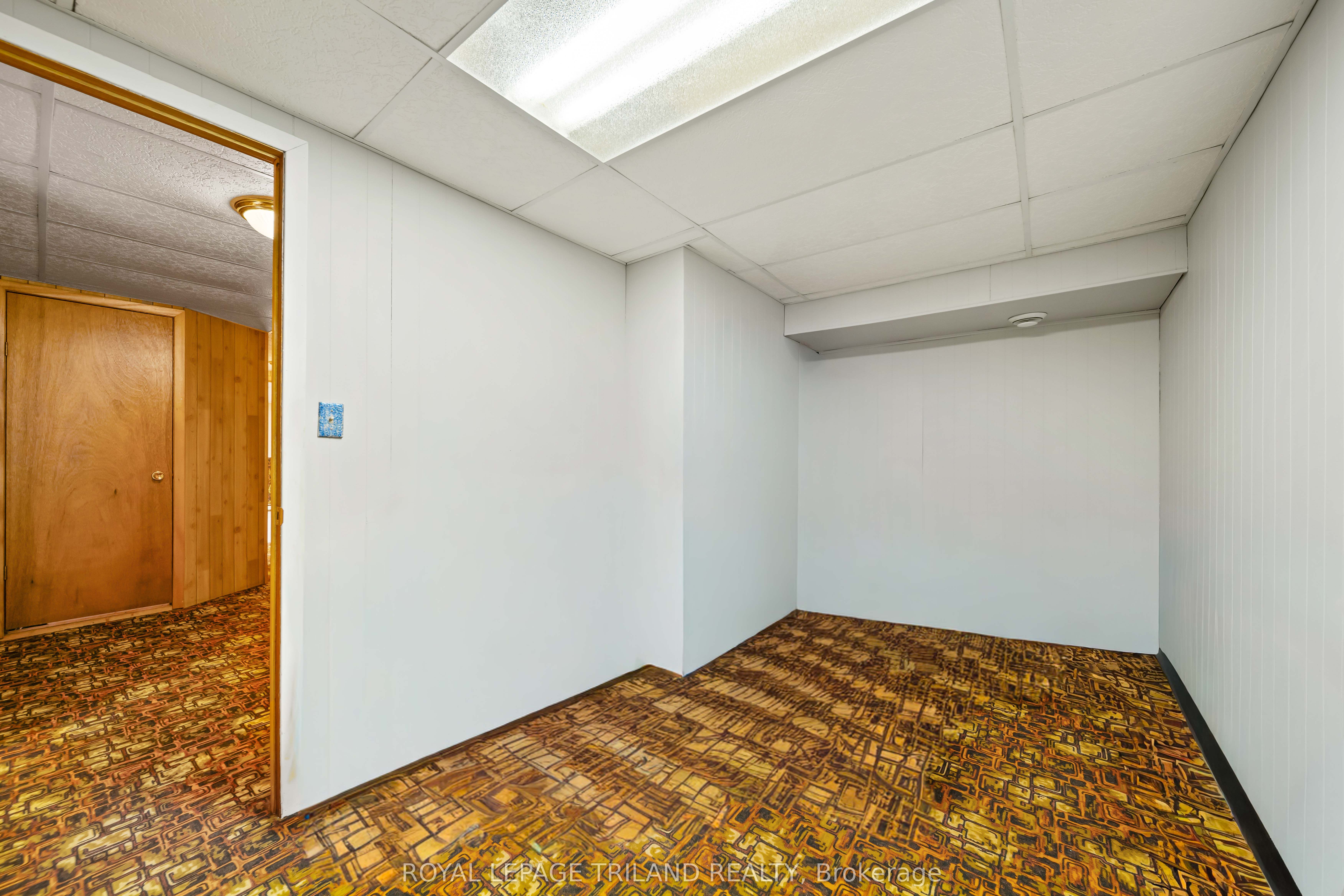 308 John Street S Property Photo 32