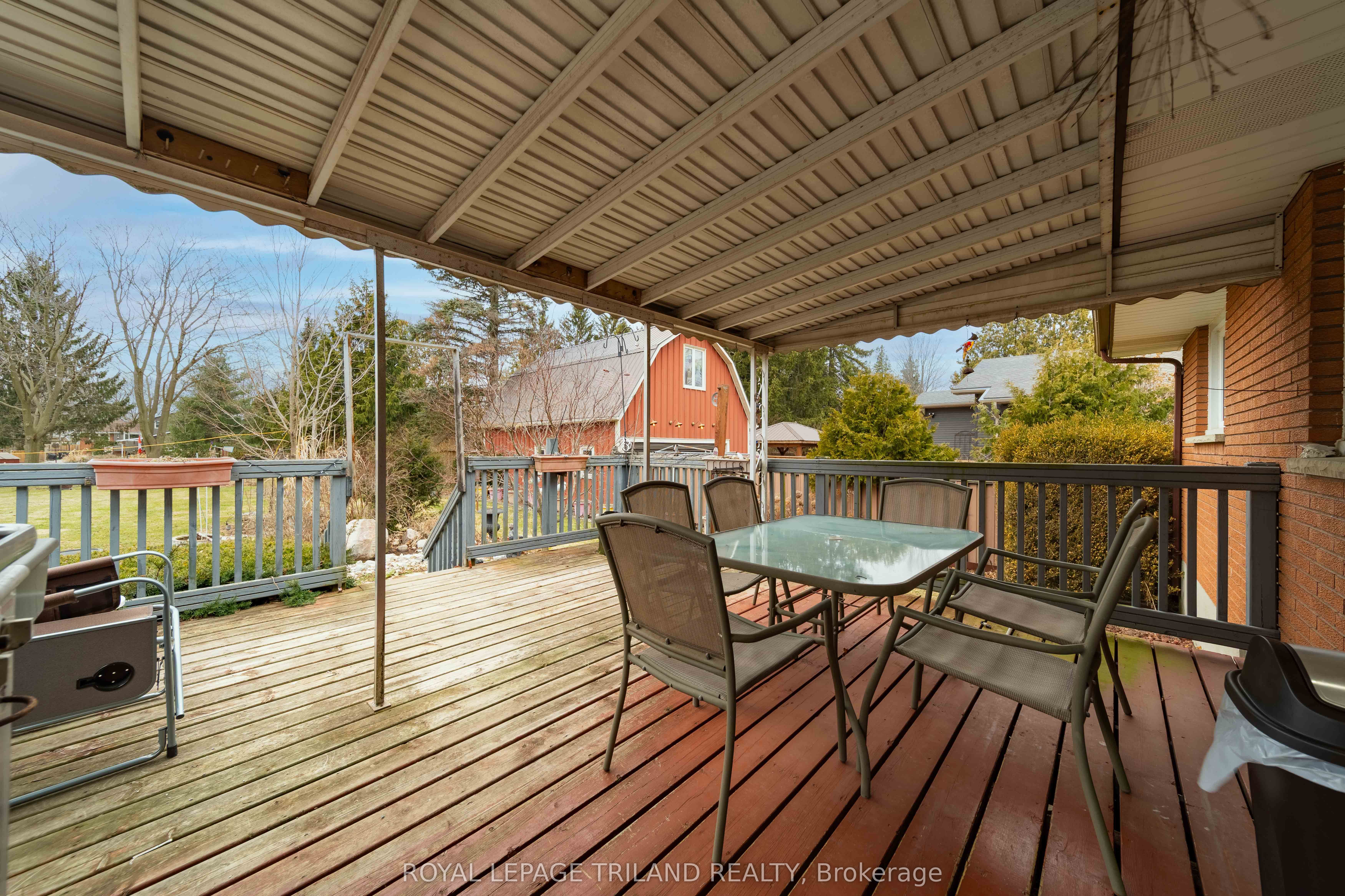 308 John Street S Property Photo 37