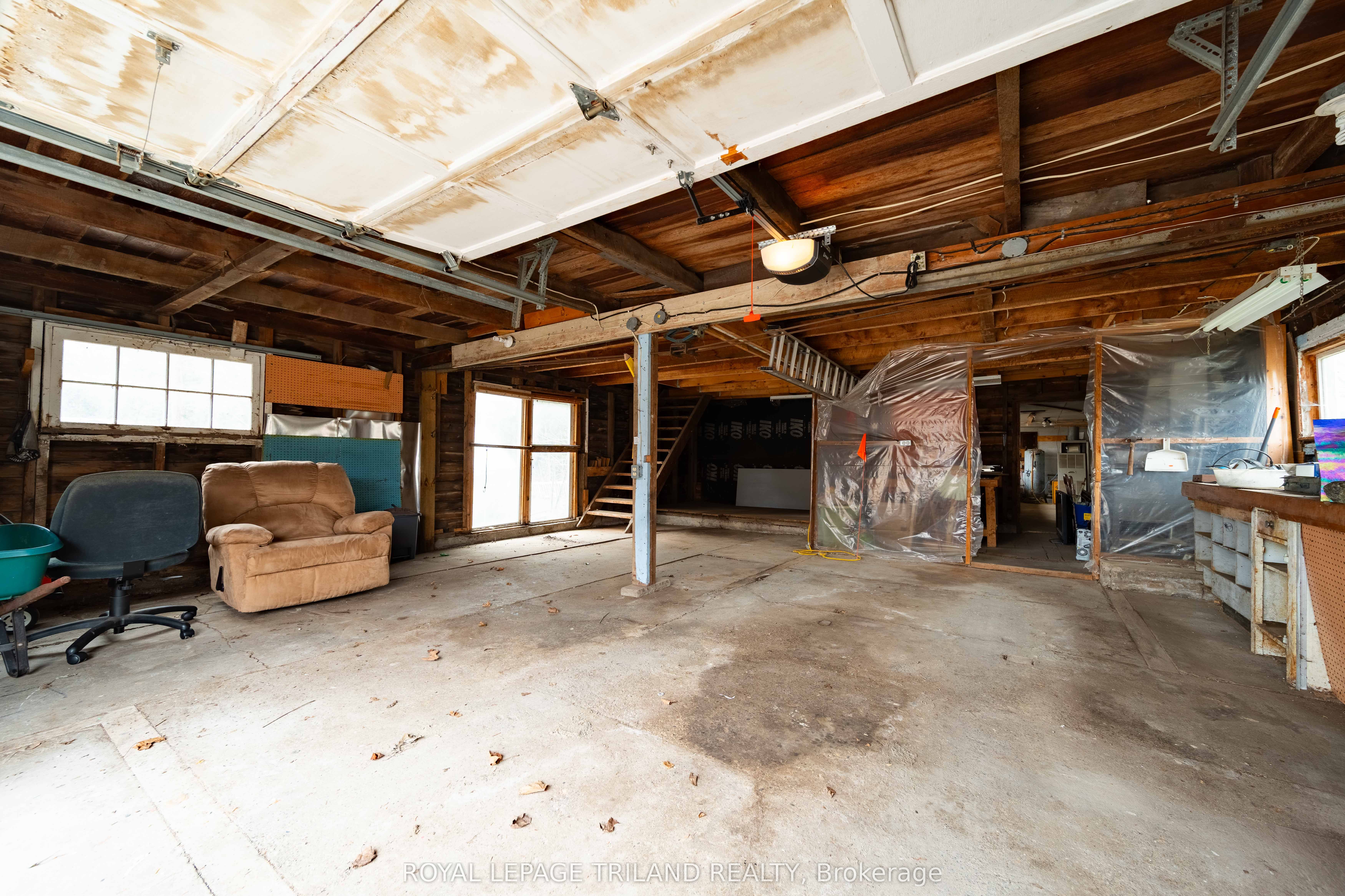 308 John Street S Property Photo 40