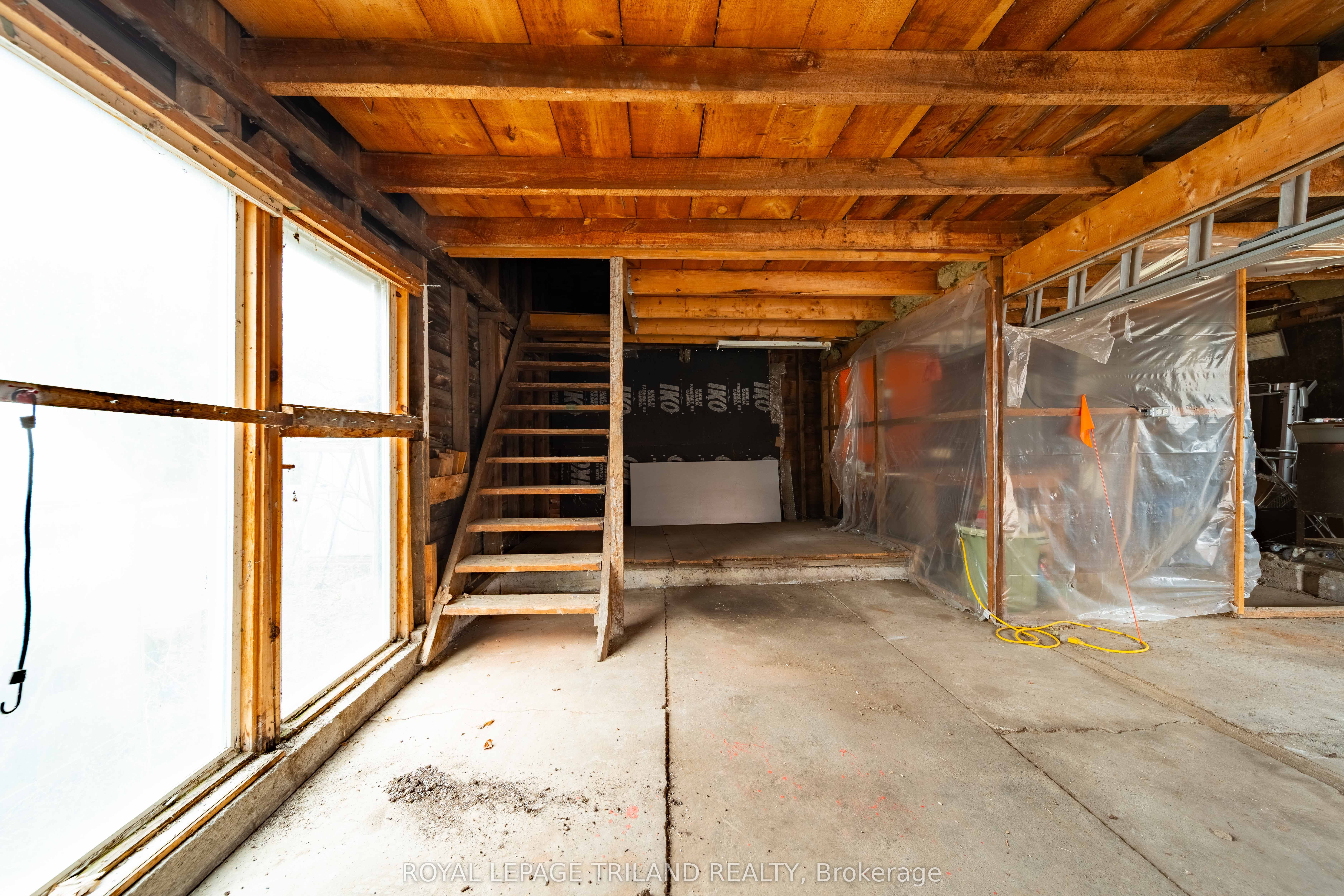 308 John Street S Property Photo 41
