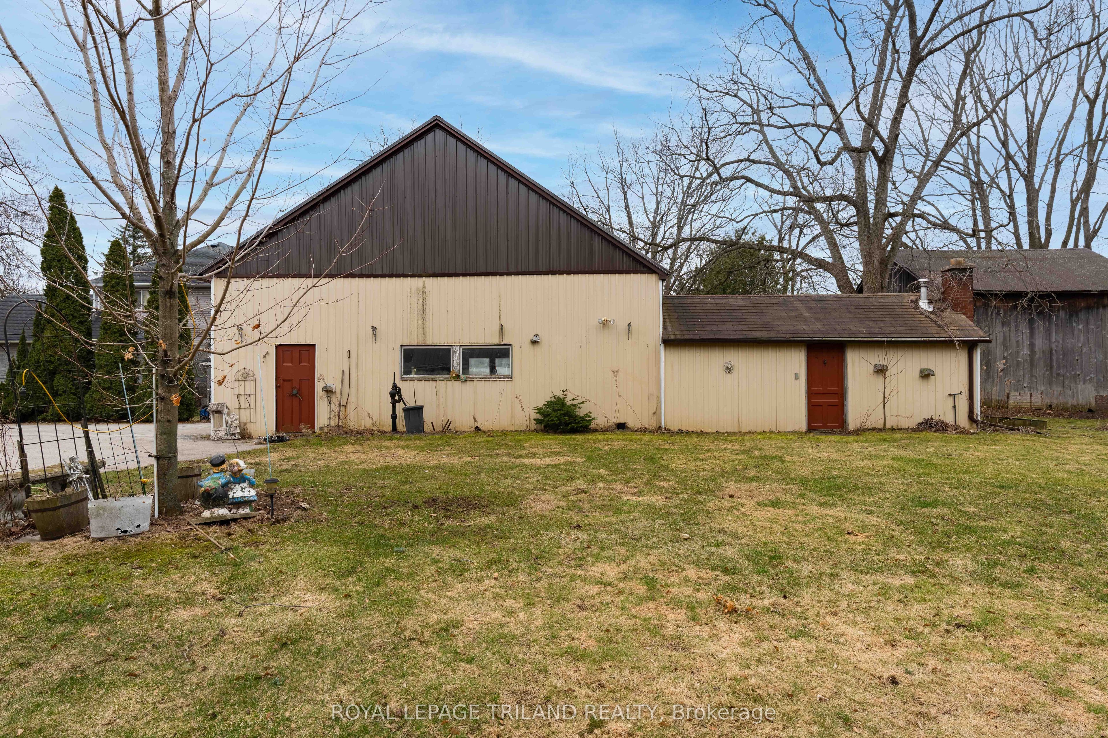 308 John Street S Property Photo 47
