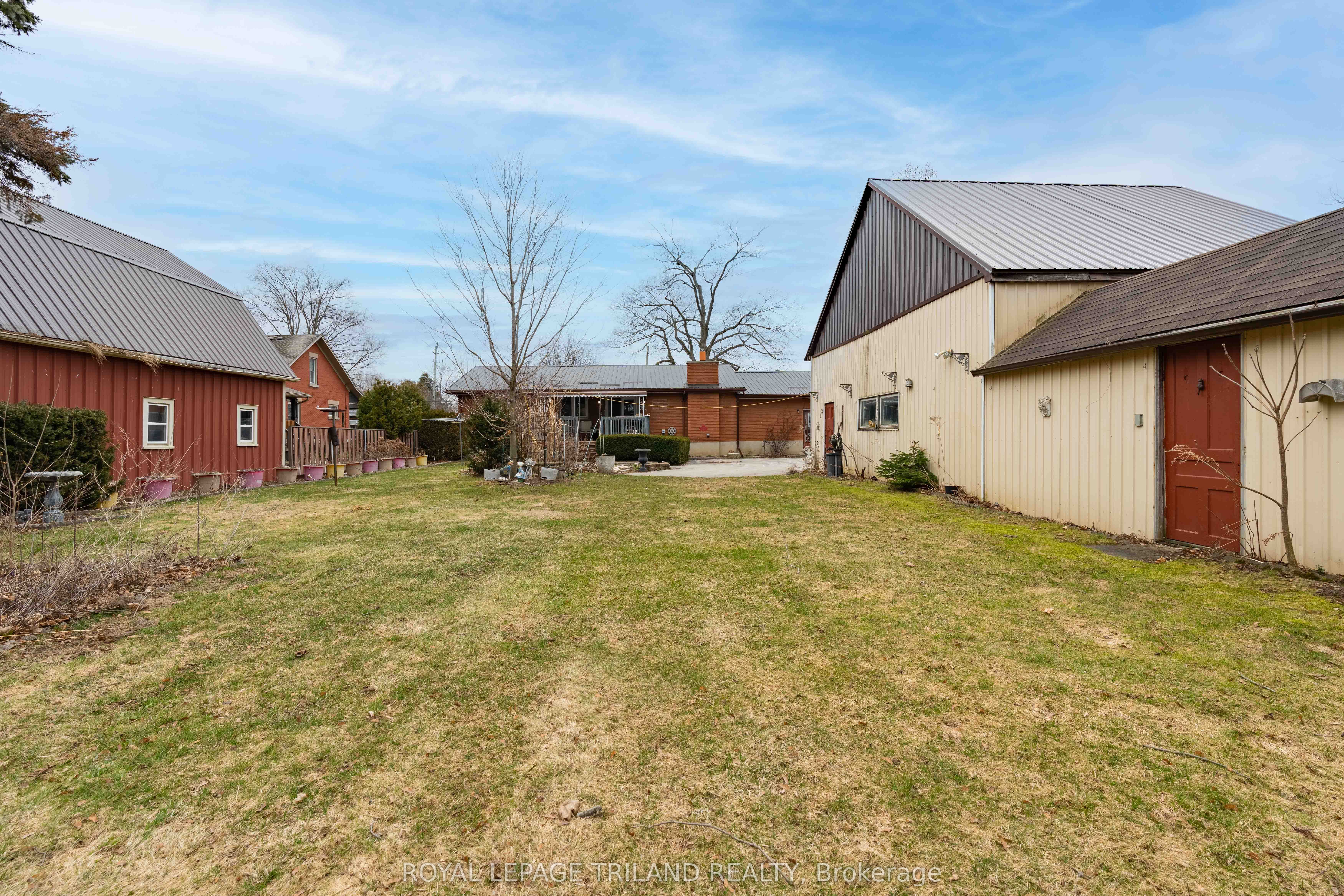 308 John Street S Property Photo 49