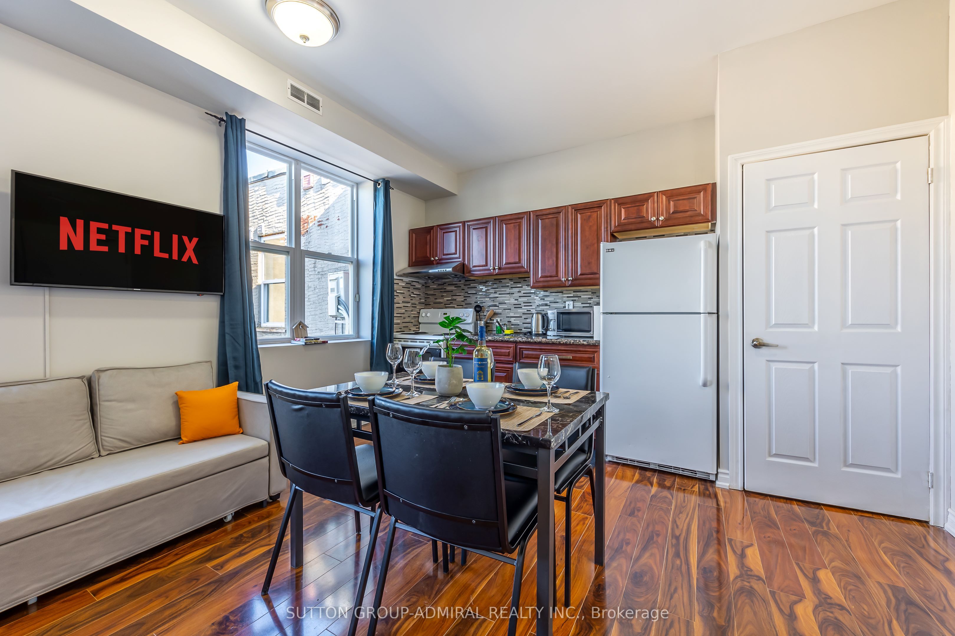 4497 Queen Street Property Photo 2