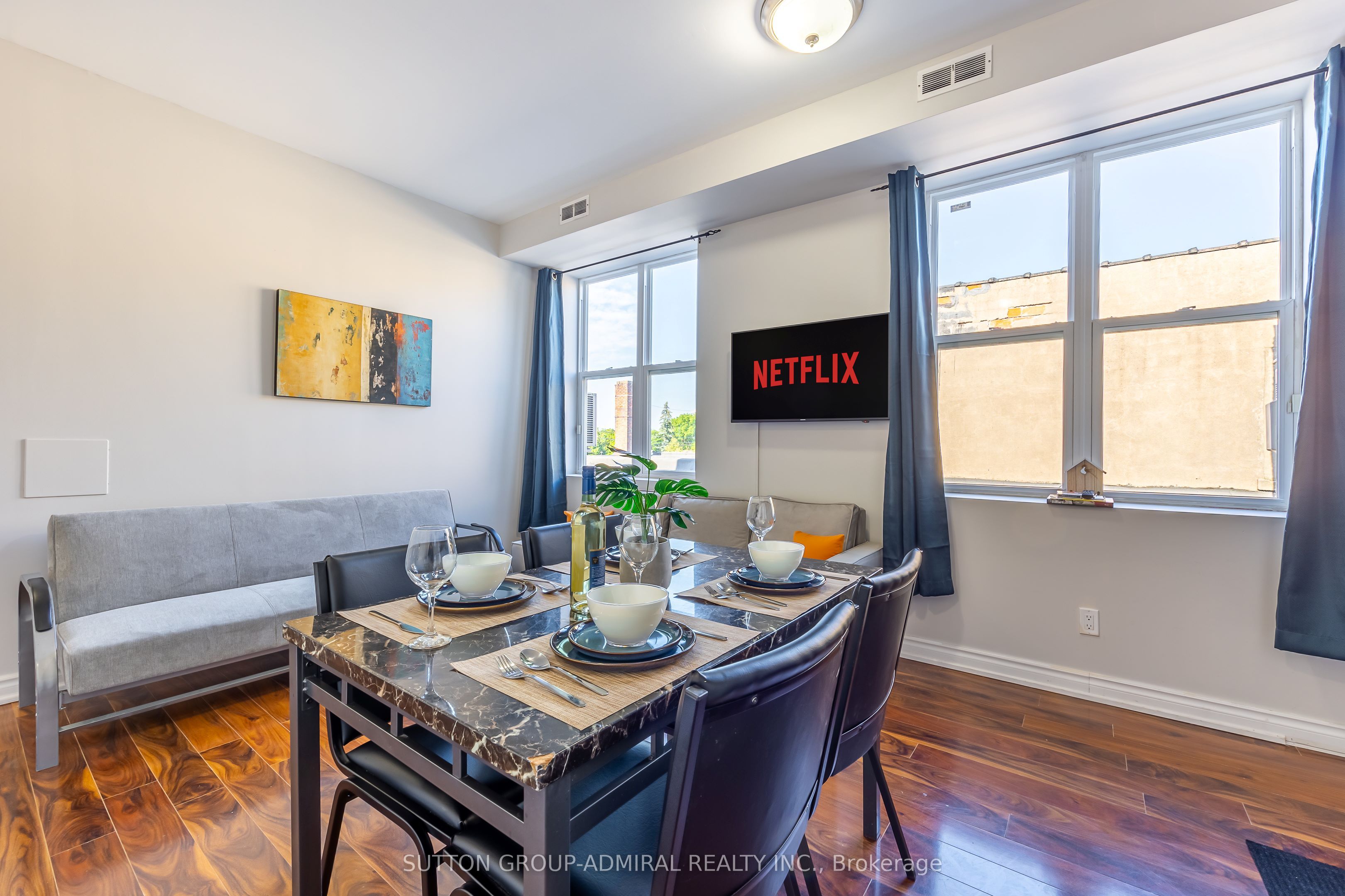 4497 Queen Street Property Photo 3