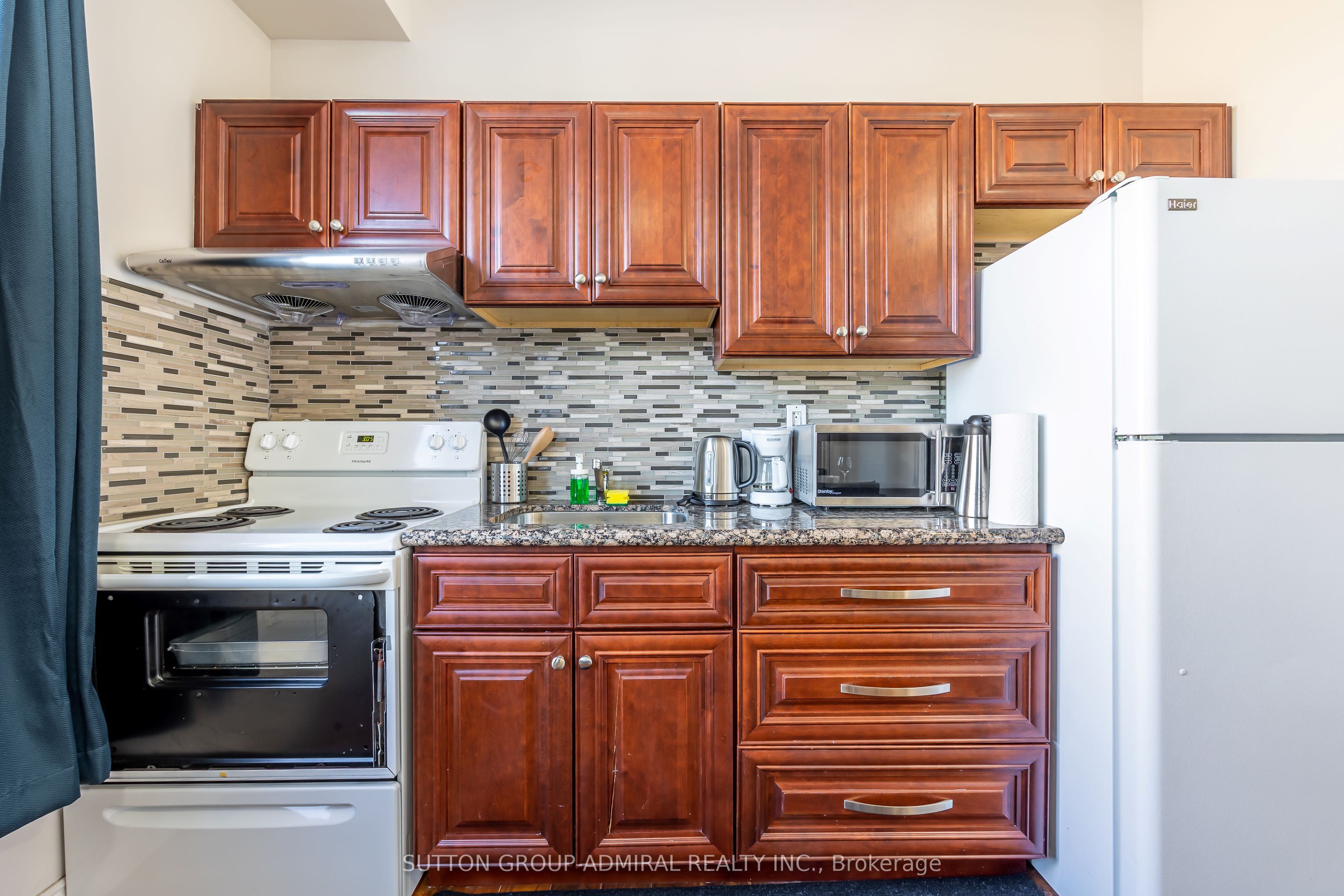 4497 Queen Street Property Photo 4