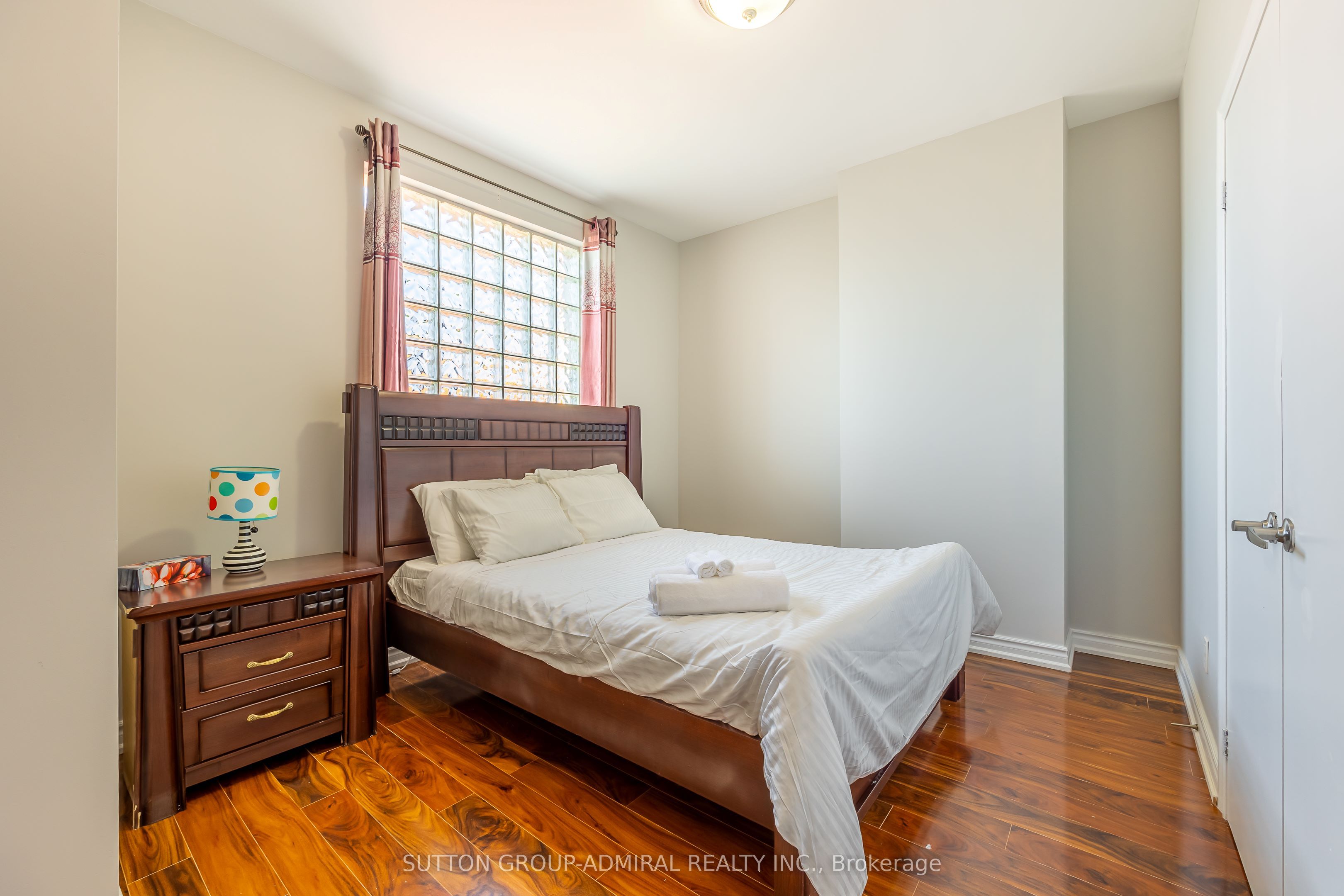4497 Queen Street Property Photo 7