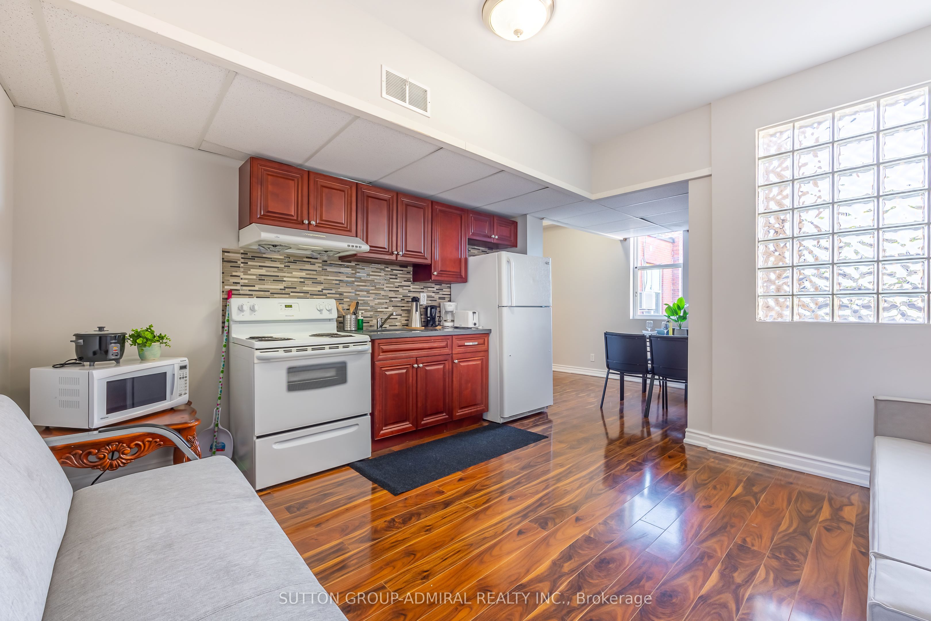4497 Queen Street Property Photo 10