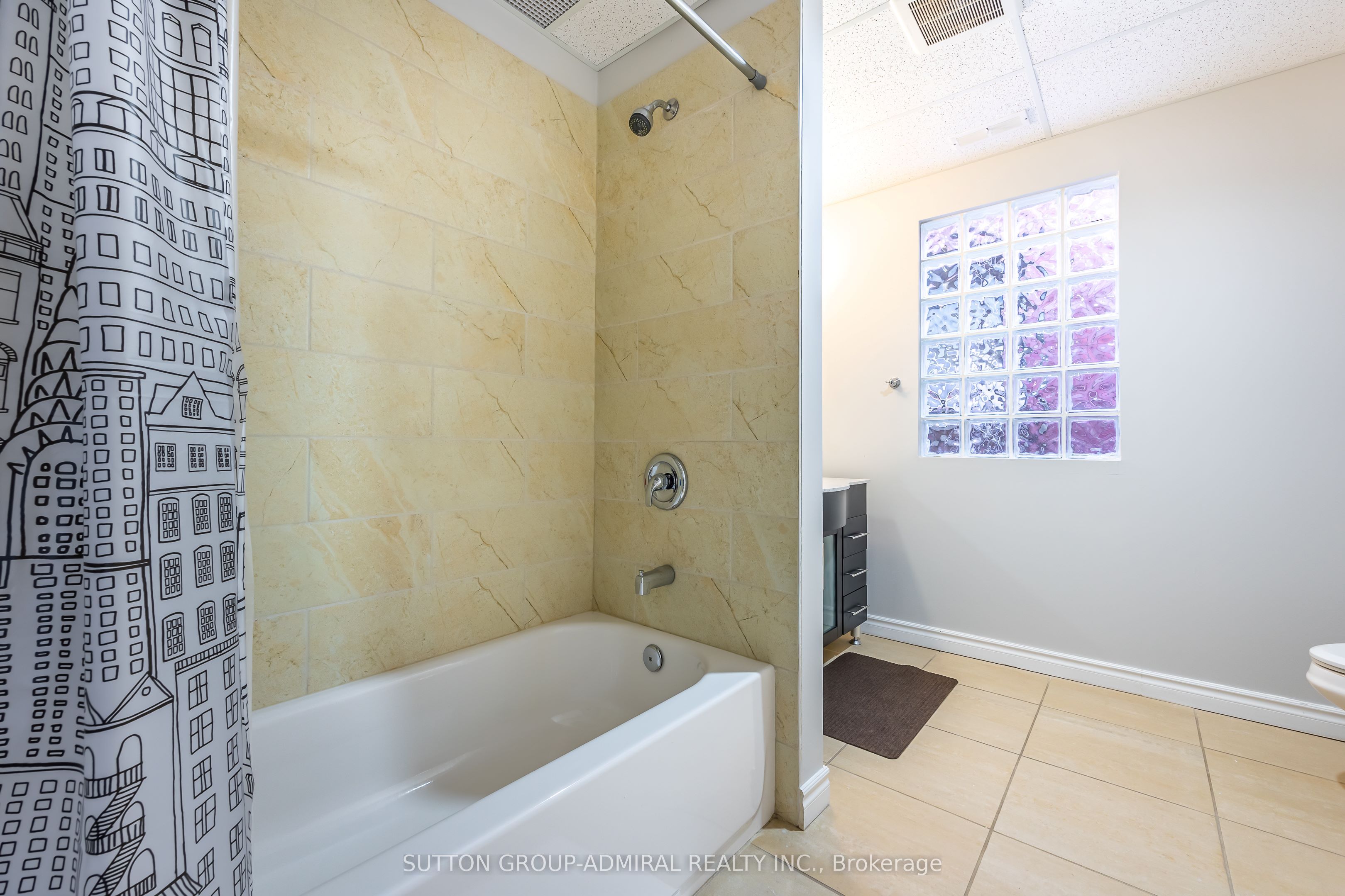 4497 Queen Street Property Photo 28