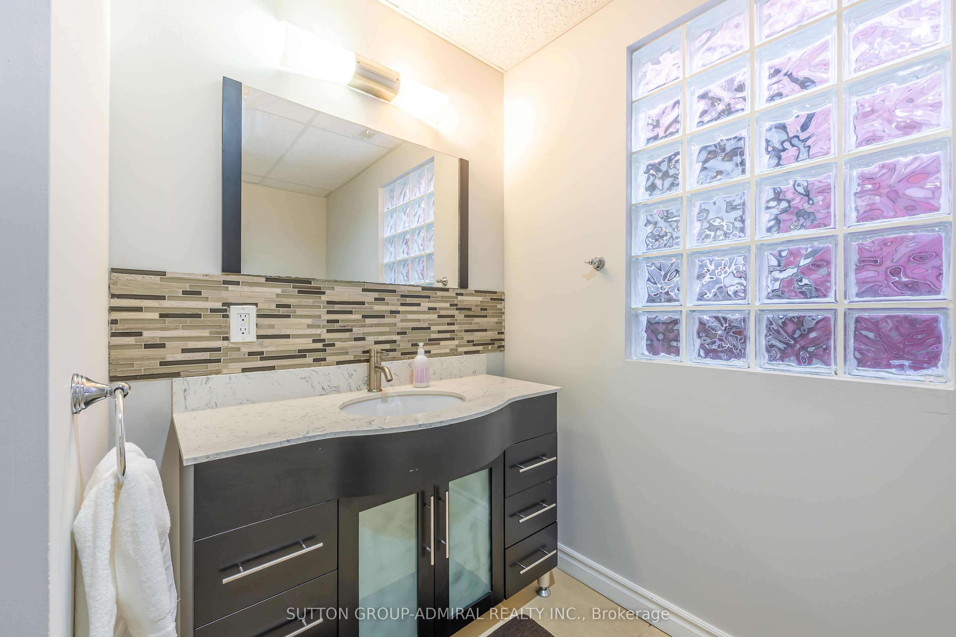 4497 Queen Street Property Photo 29
