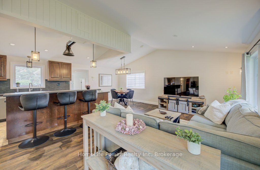 1077 Queen Street Property Photo 10