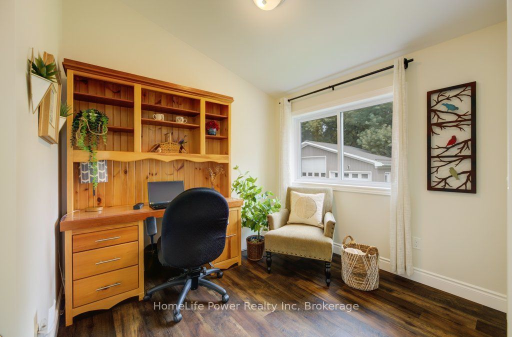1077 Queen Street Property Photo 15