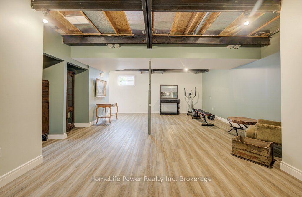 1077 Queen Street Property Photo 19